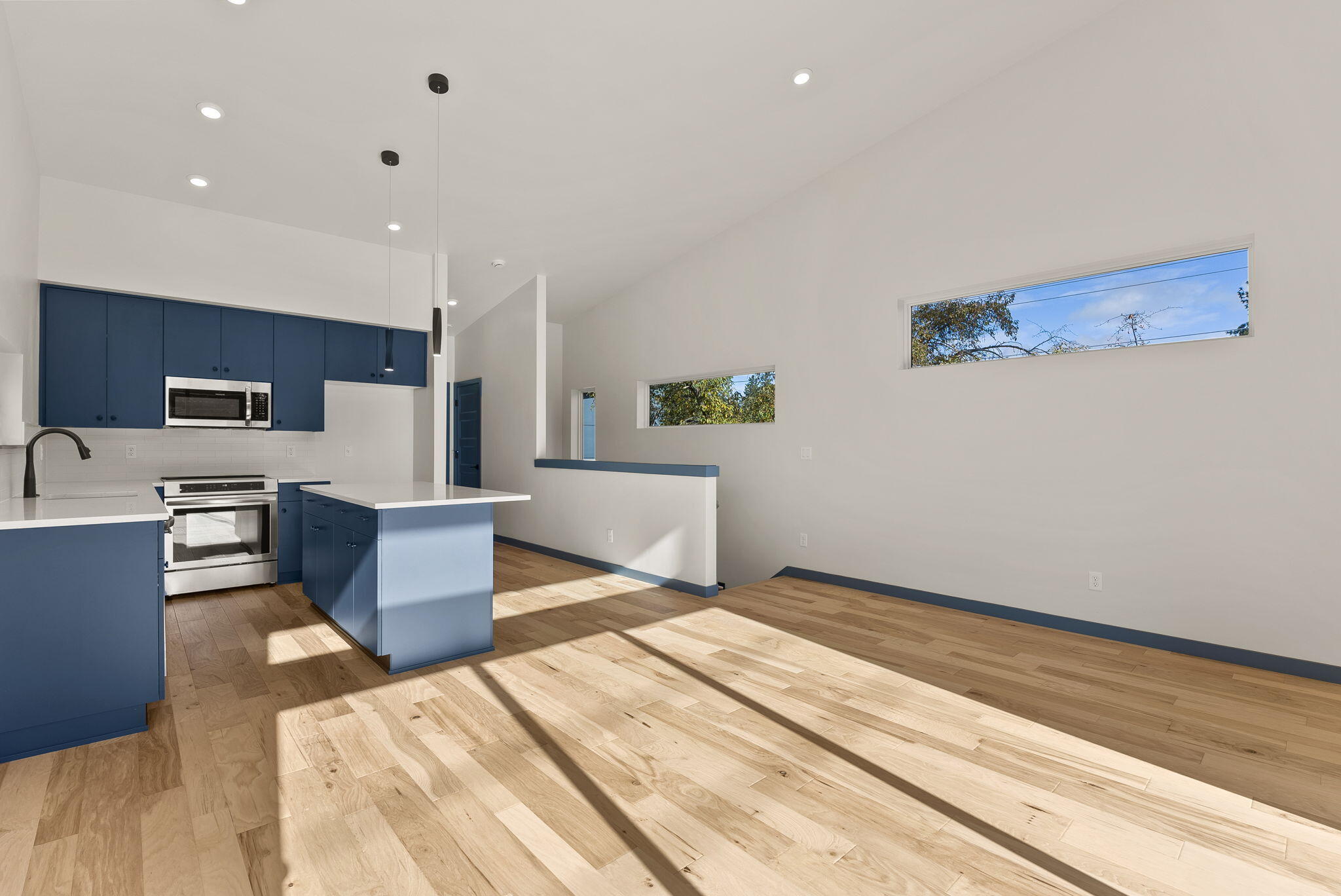 12 SW Roosevelt Avenue