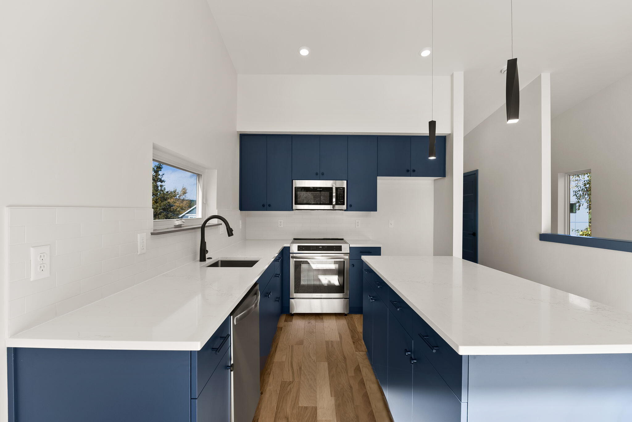 12 SW Roosevelt Avenue