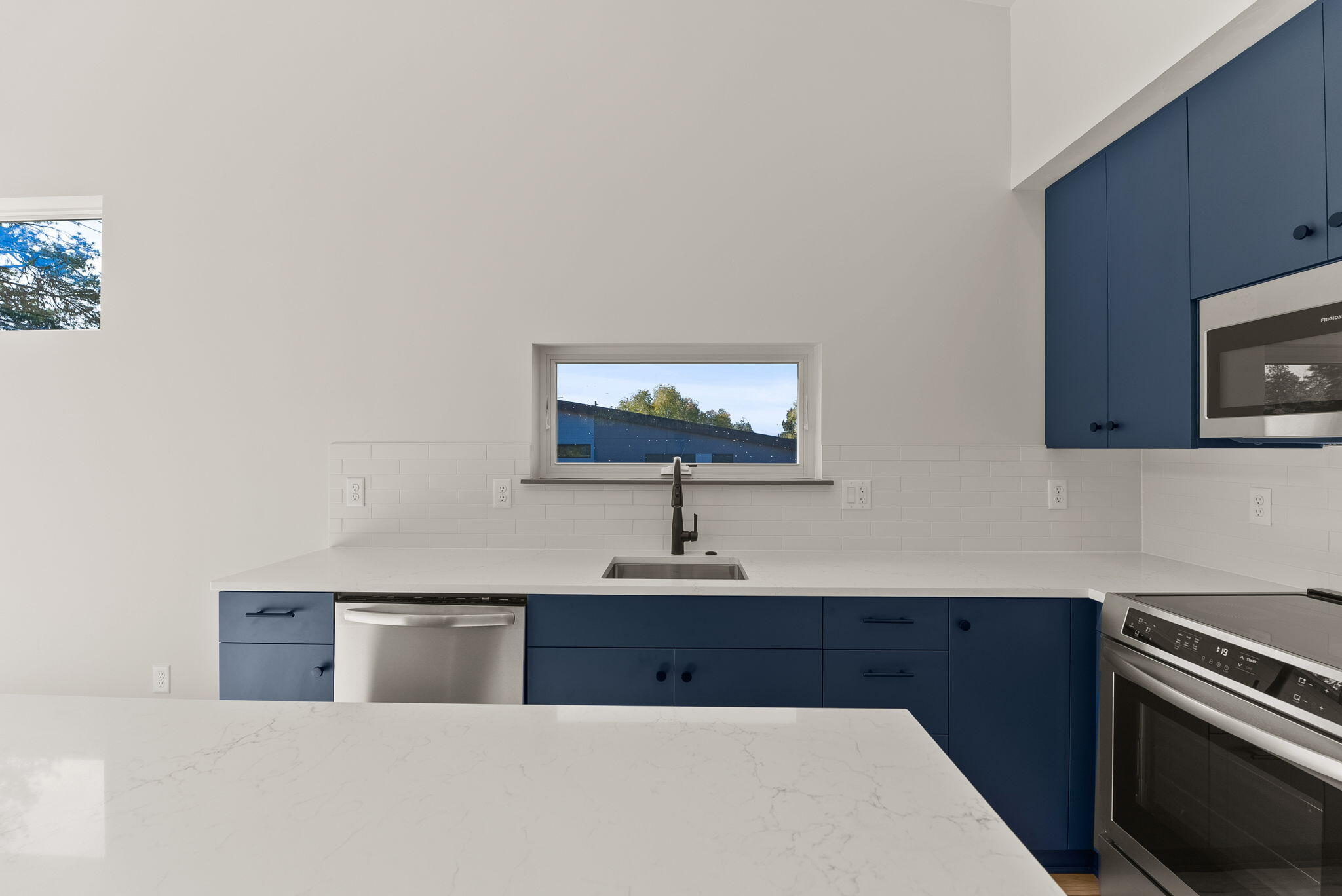 12 SW Roosevelt Avenue