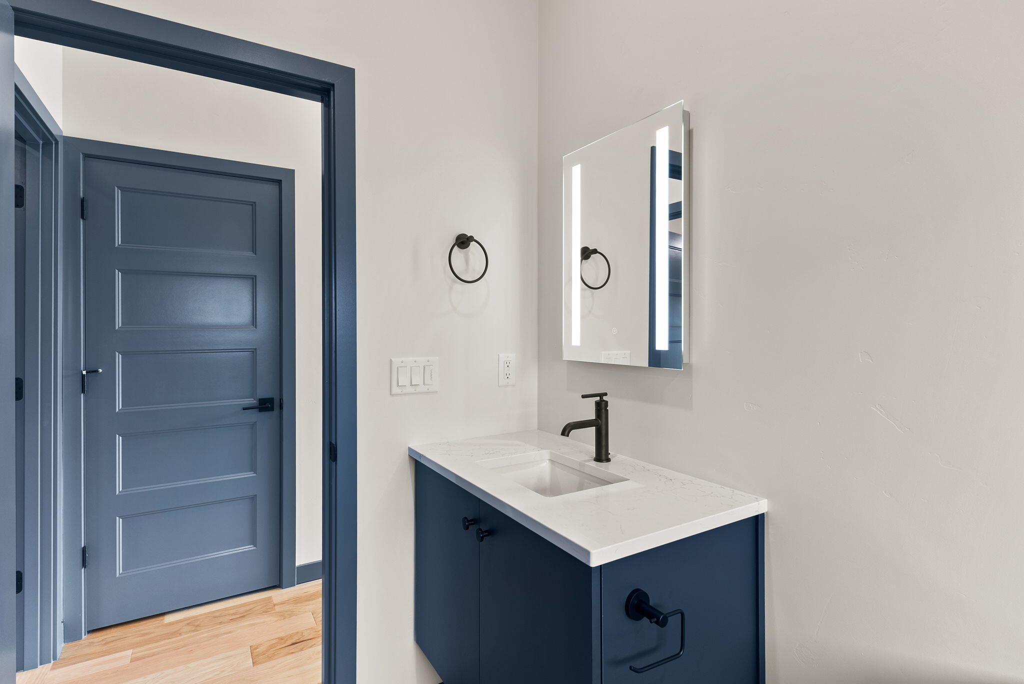 12 SW Roosevelt Avenue