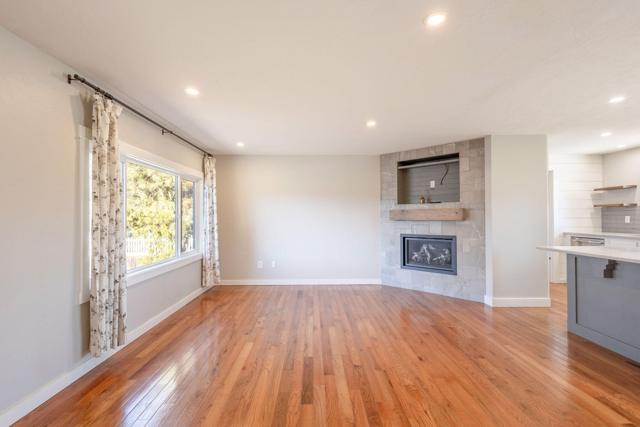 62960 Clyde Lane