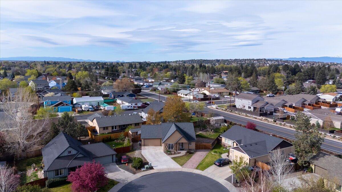 2232 SW Newberry Court