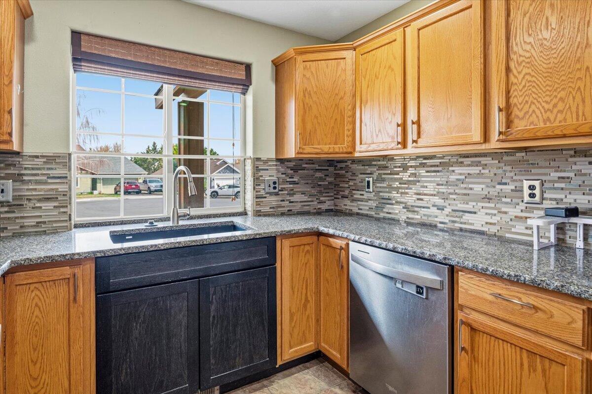 2232 SW Newberry Court
