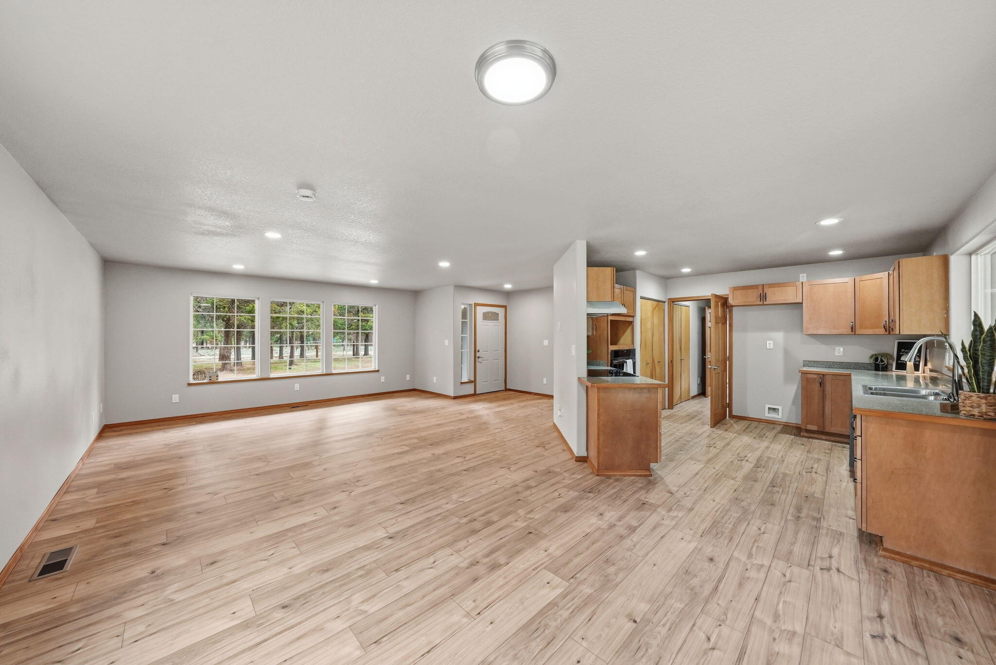 15905 Pine Lane