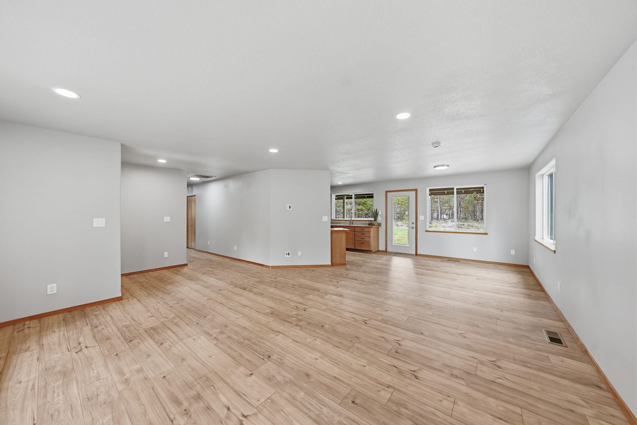 15905 Pine Lane
