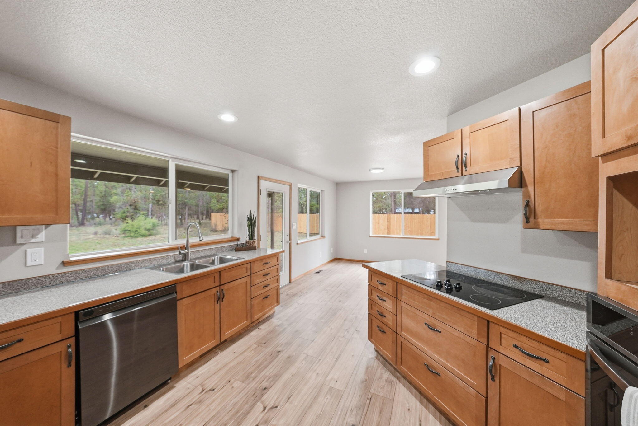 15905 Pine Lane