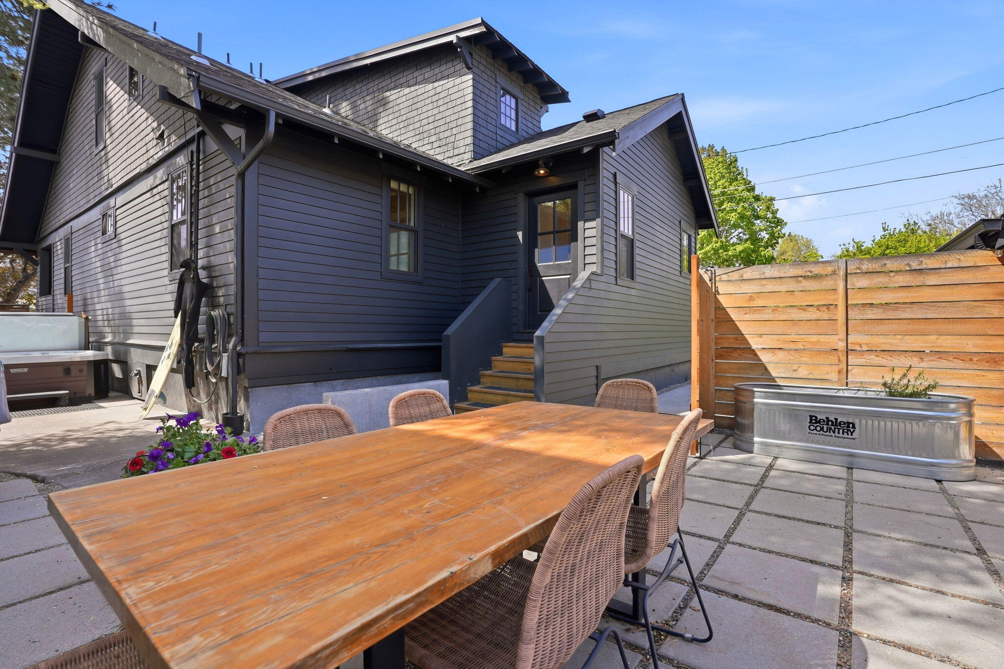 94 NW Portland Avenue