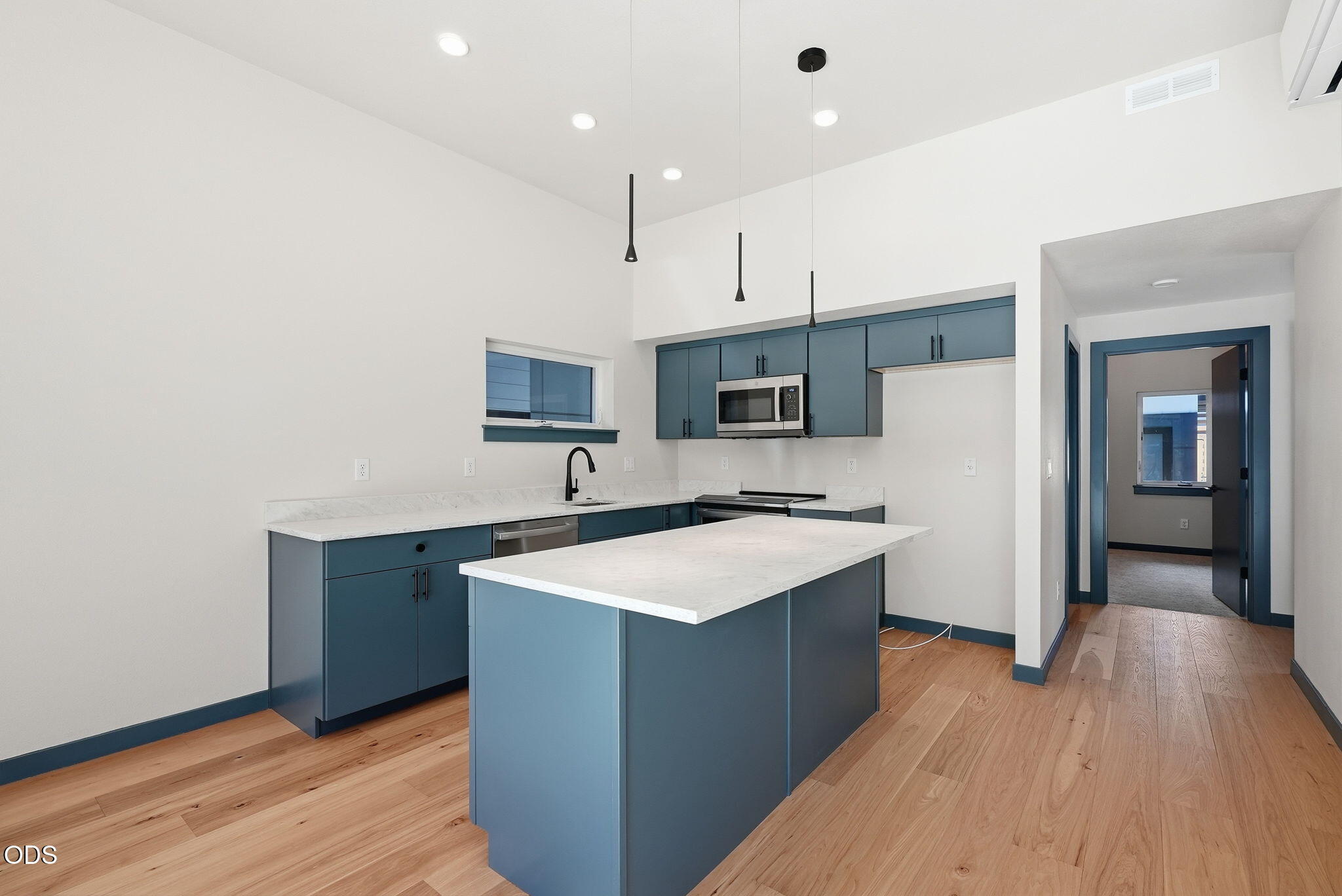 24 SW Roosevelt Avenue, 3