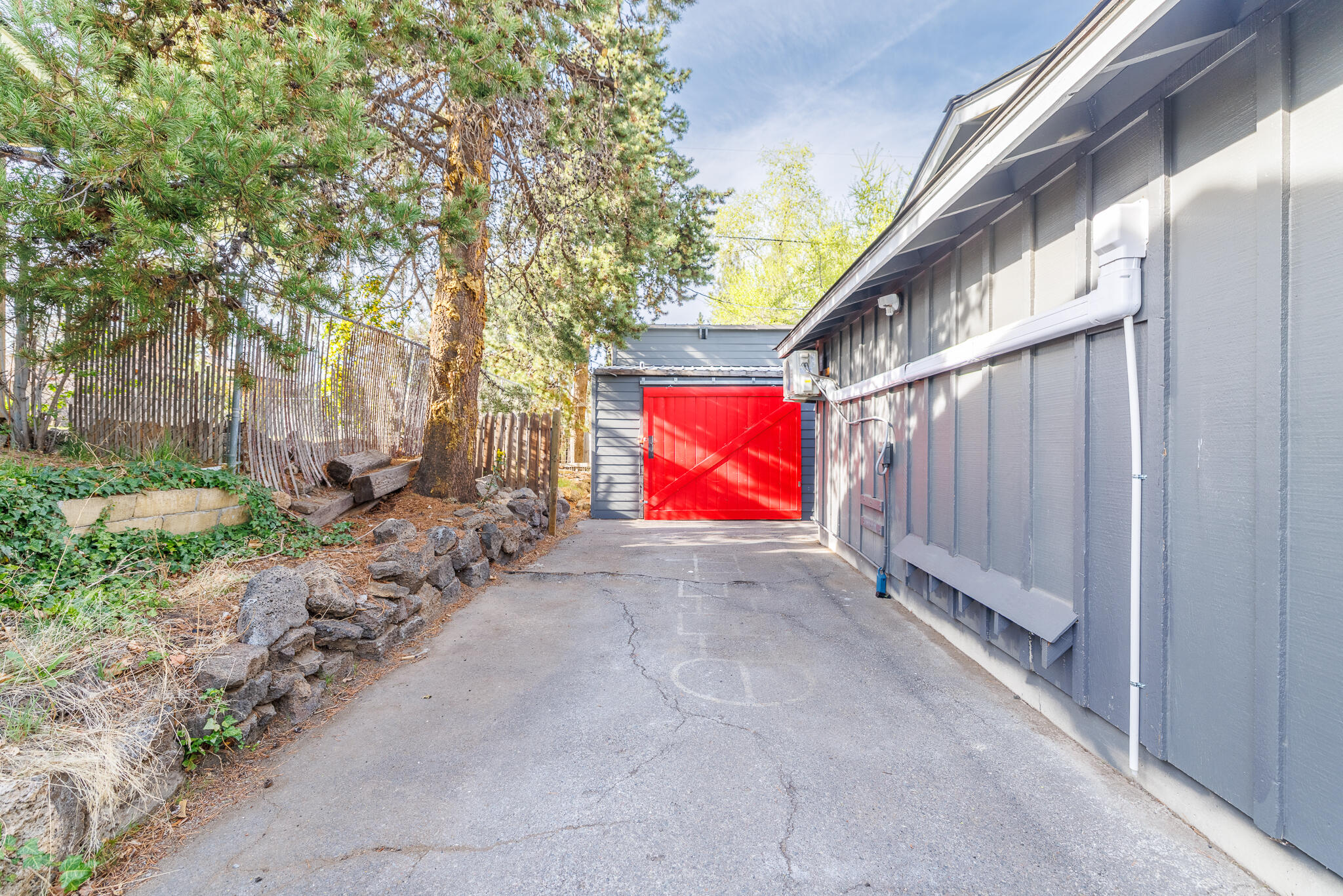 1382 NE Drost Drive