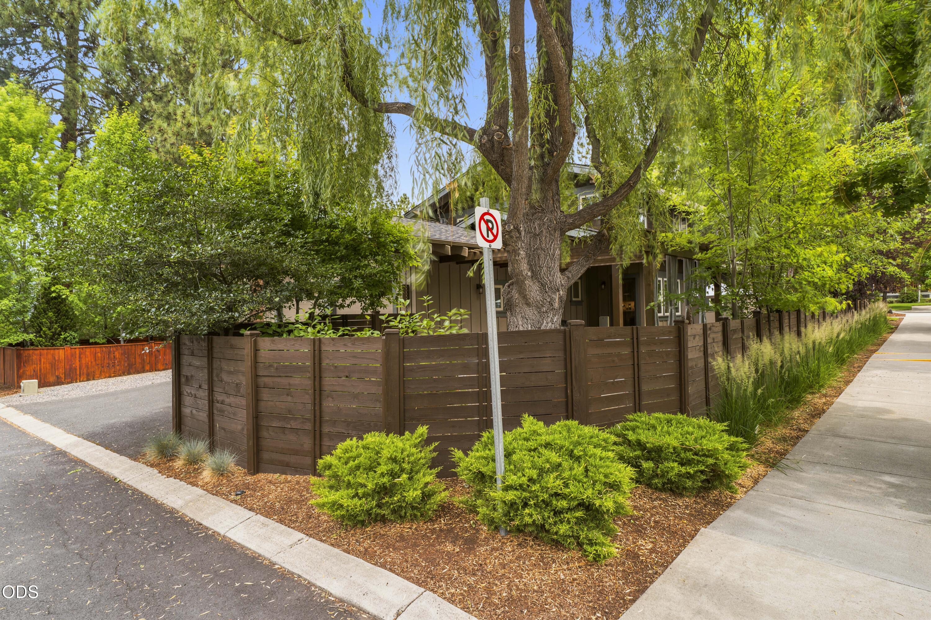 1471 NW John Fremont Street