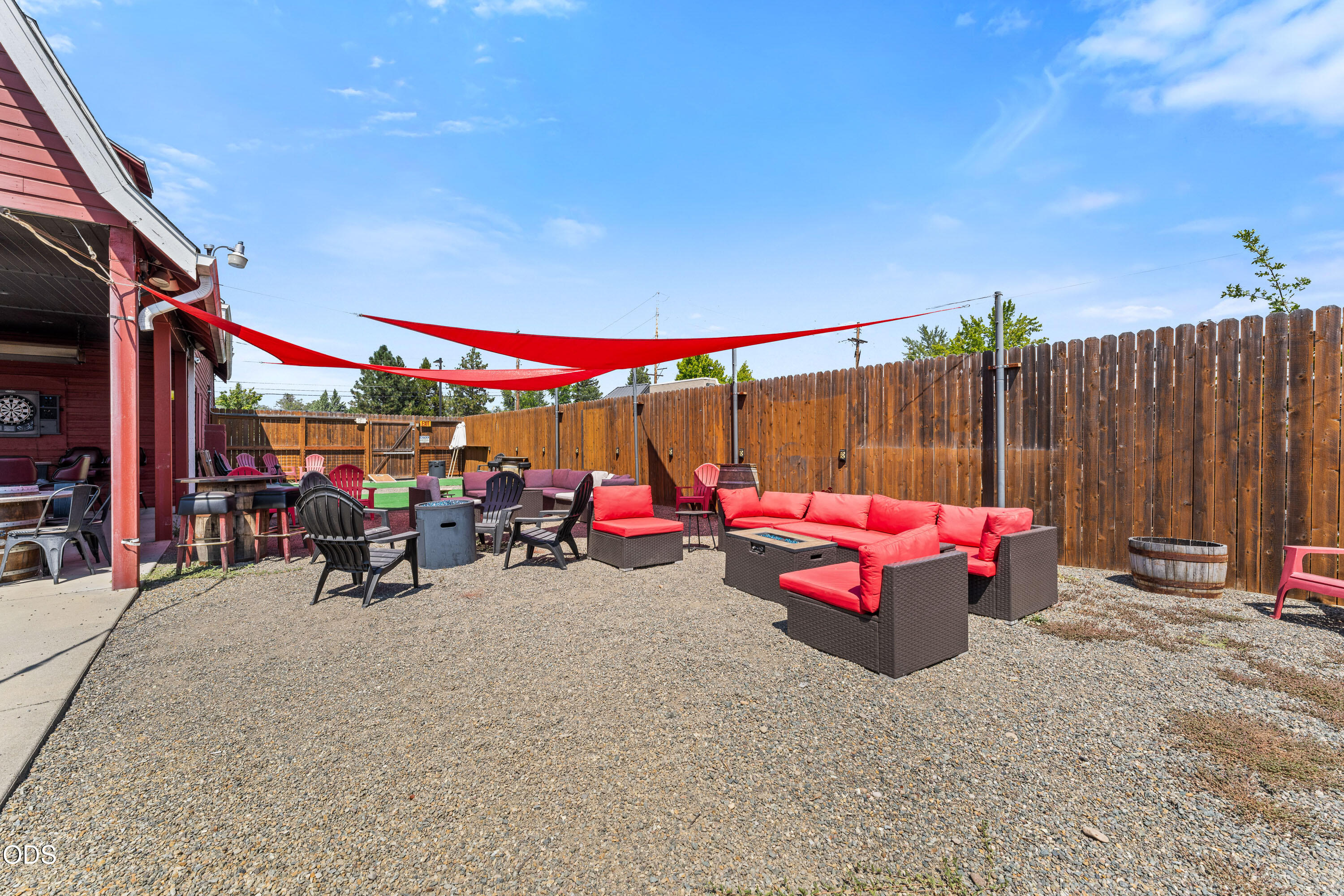 2039 Redwood Avenue