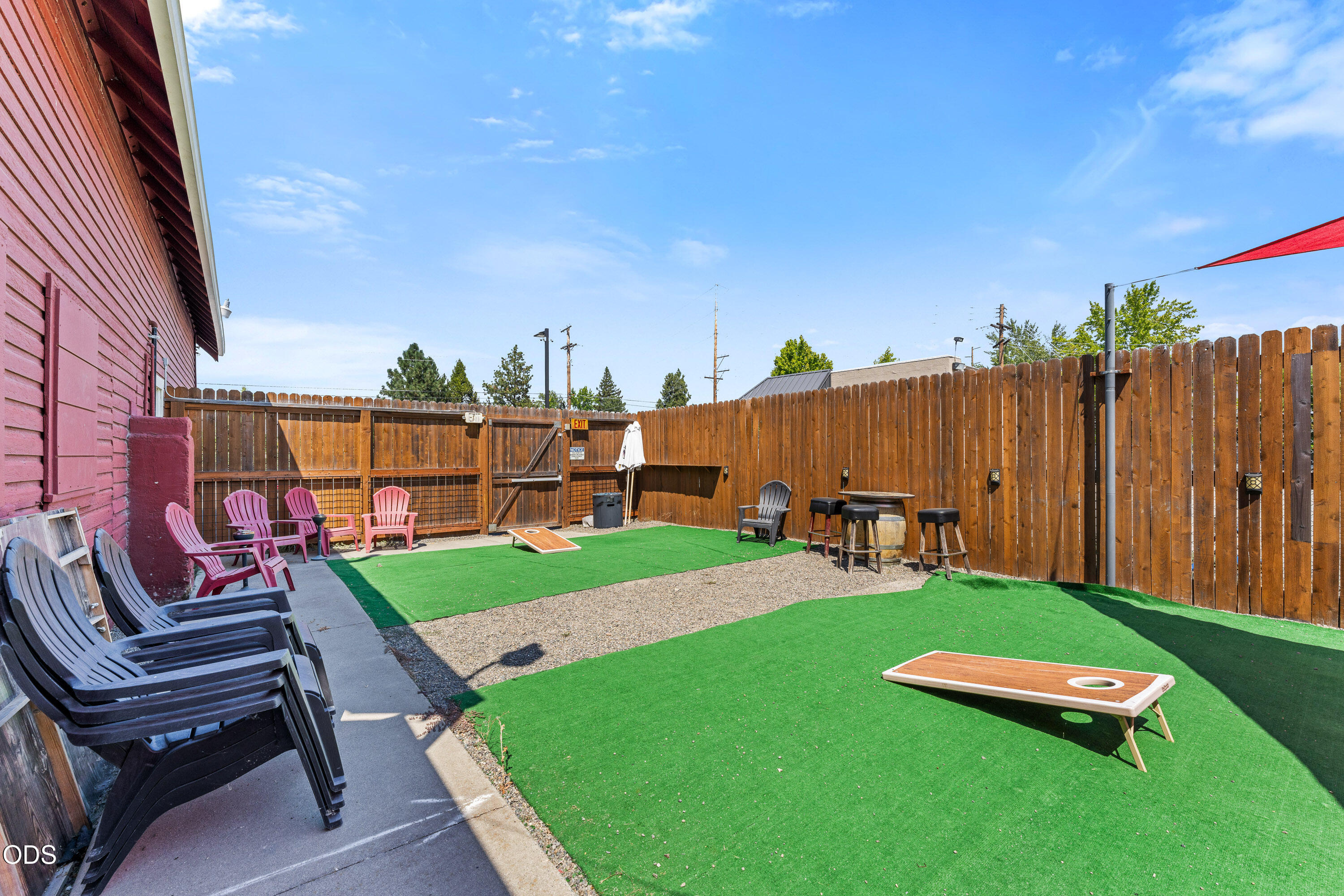 2039 Redwood Avenue