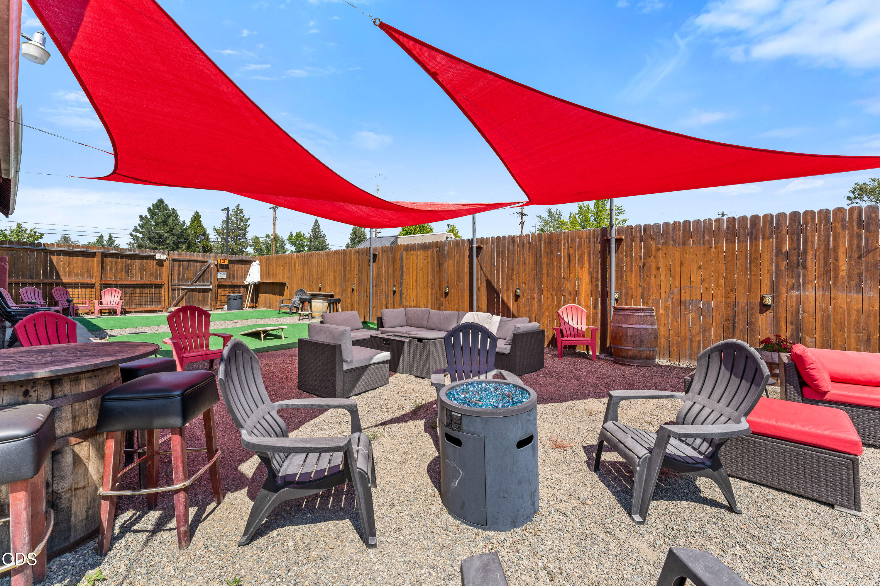 2039 Redwood Avenue
