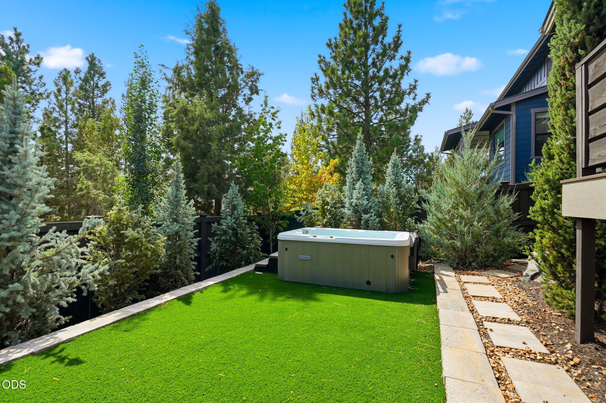 2621 NW Sky Vista Court