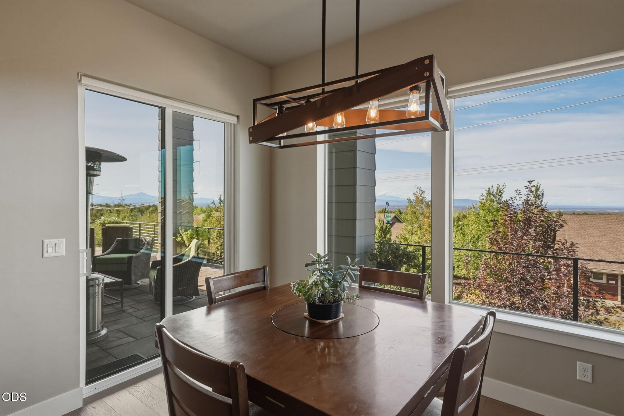 883 Highland View Loop