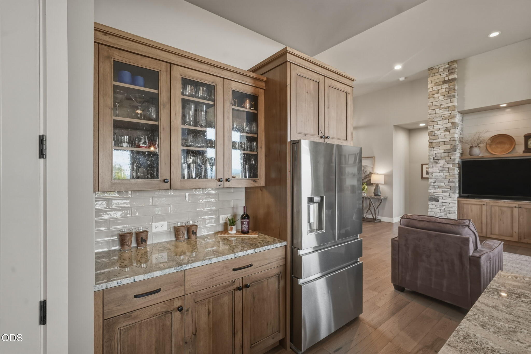 883 Highland View Loop