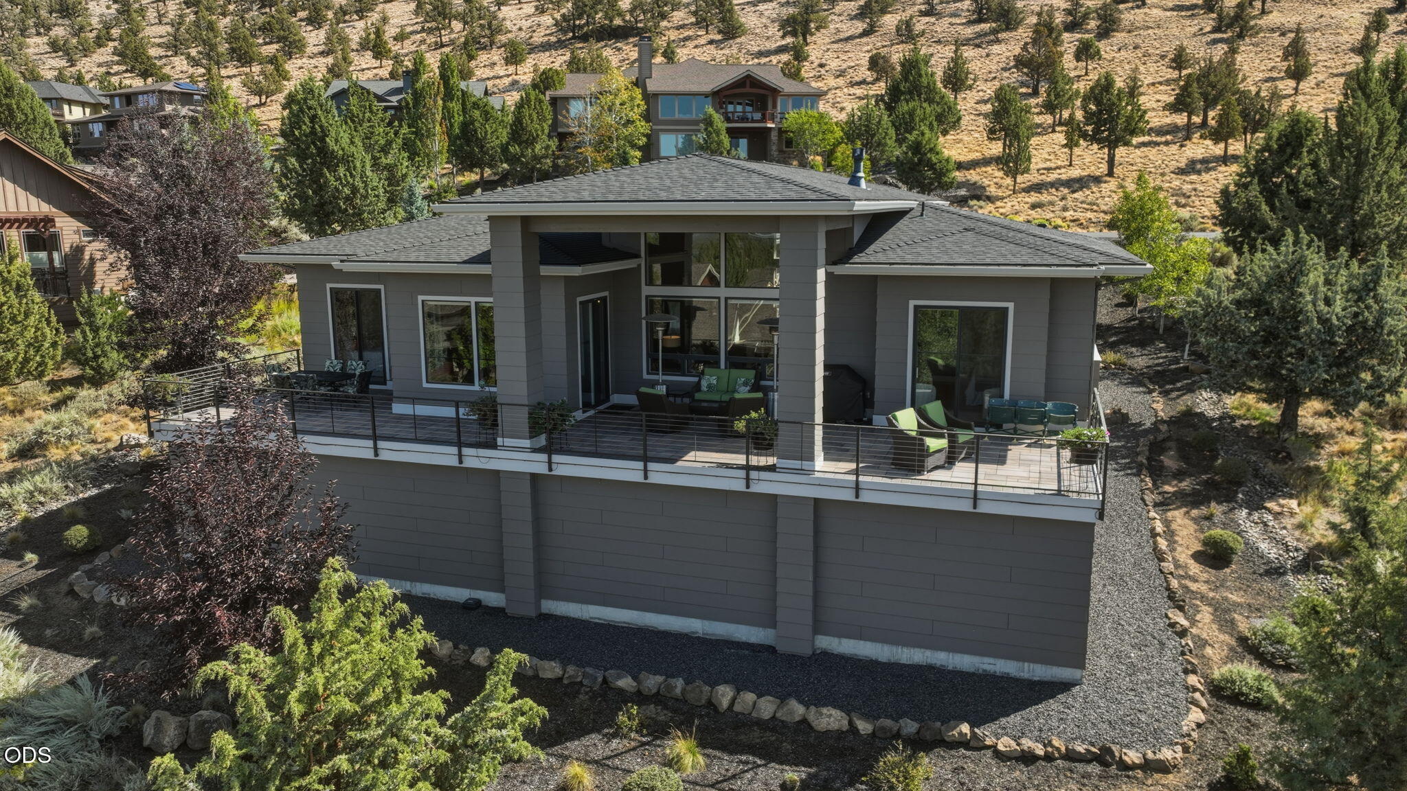 883 Highland View Loop
