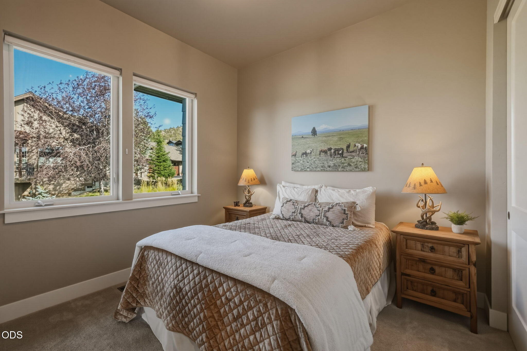 883 Highland View Loop