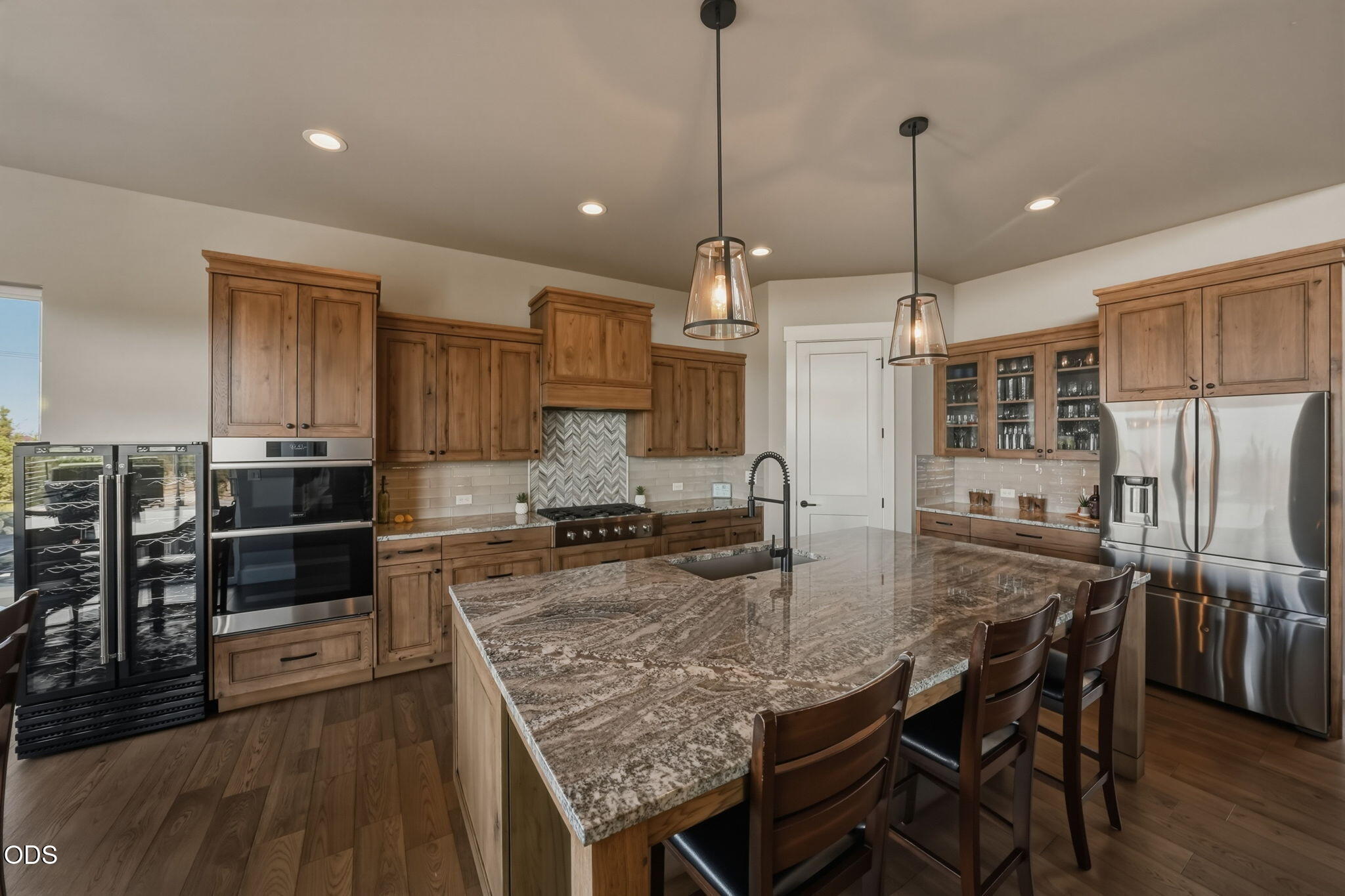 883 Highland View Loop
