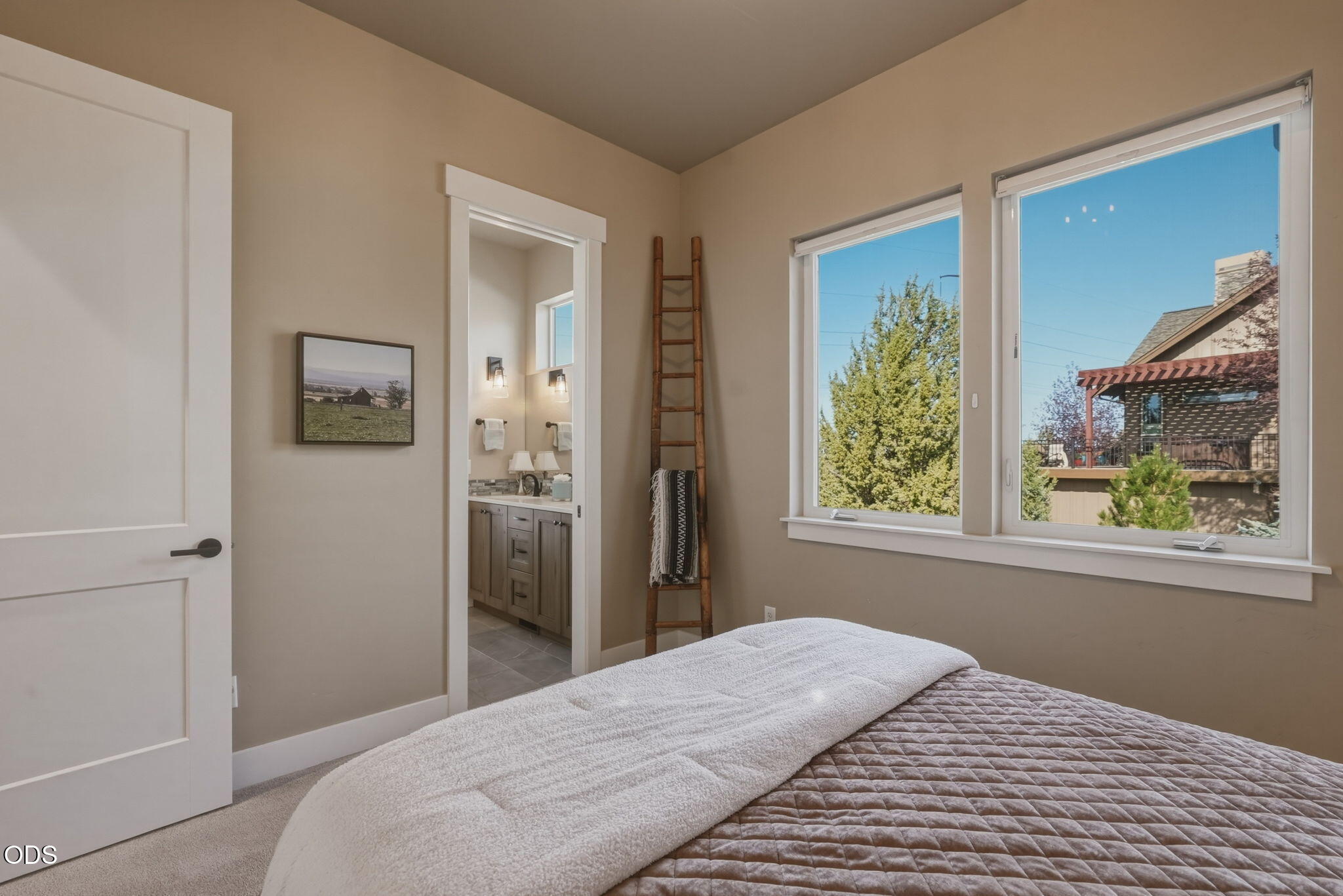 883 Highland View Loop