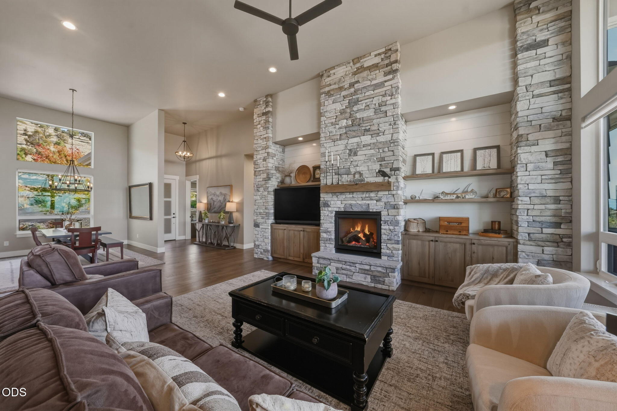 883 Highland View Loop