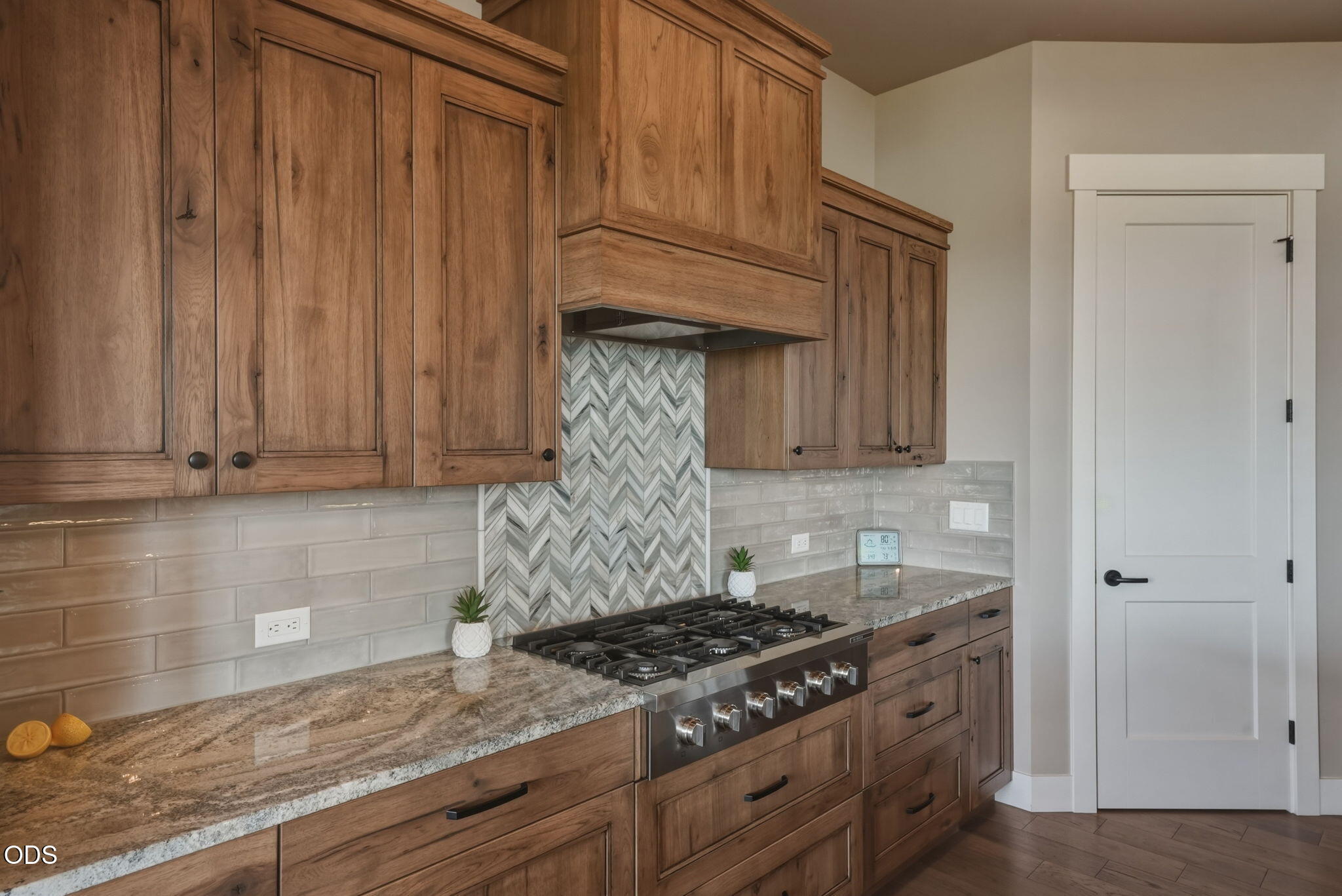 883 Highland View Loop