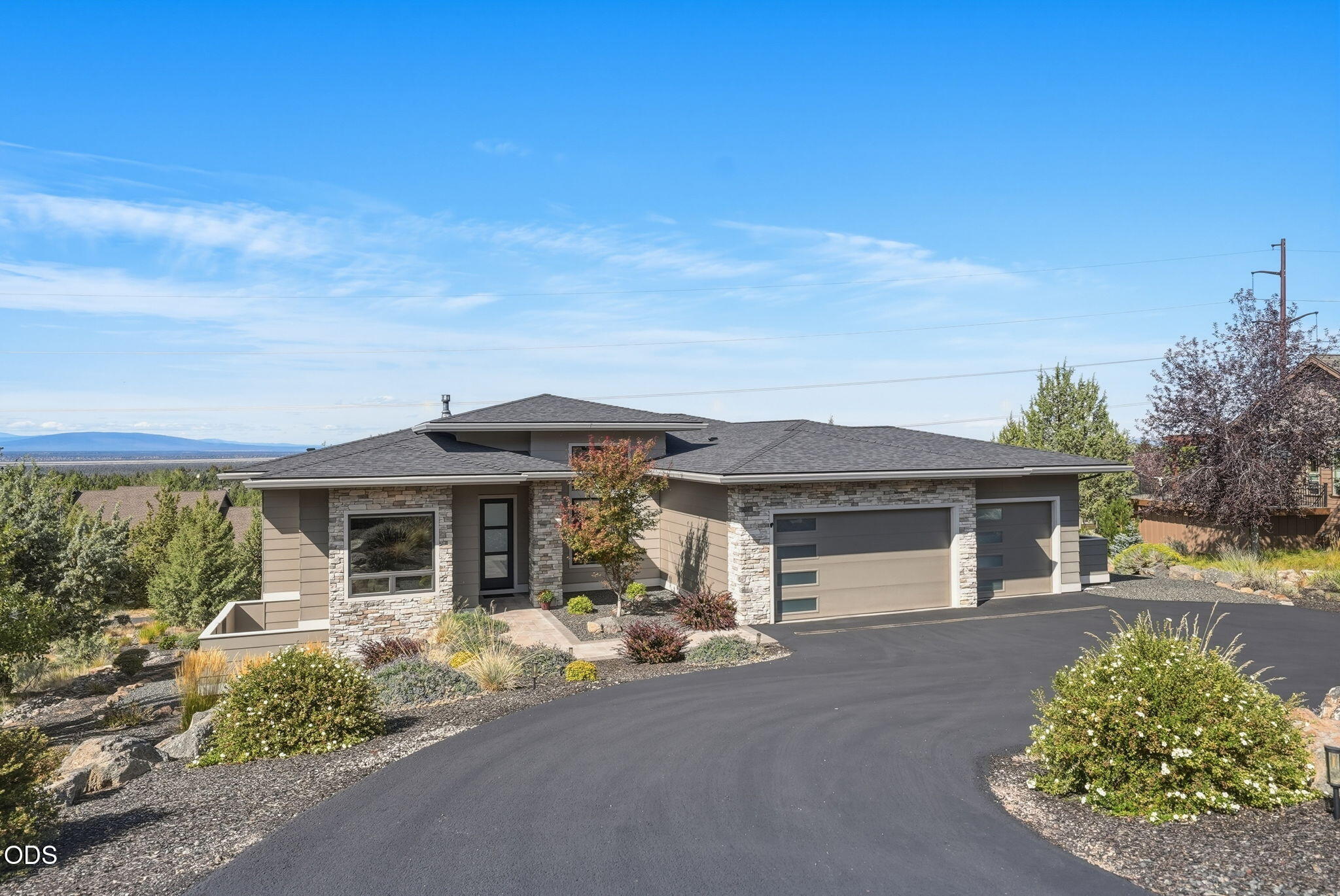 883 Highland View Loop