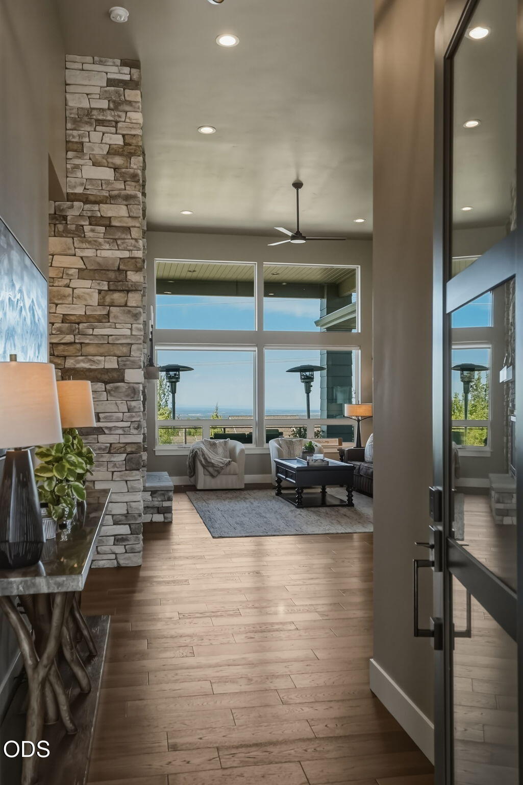 883 Highland View Loop