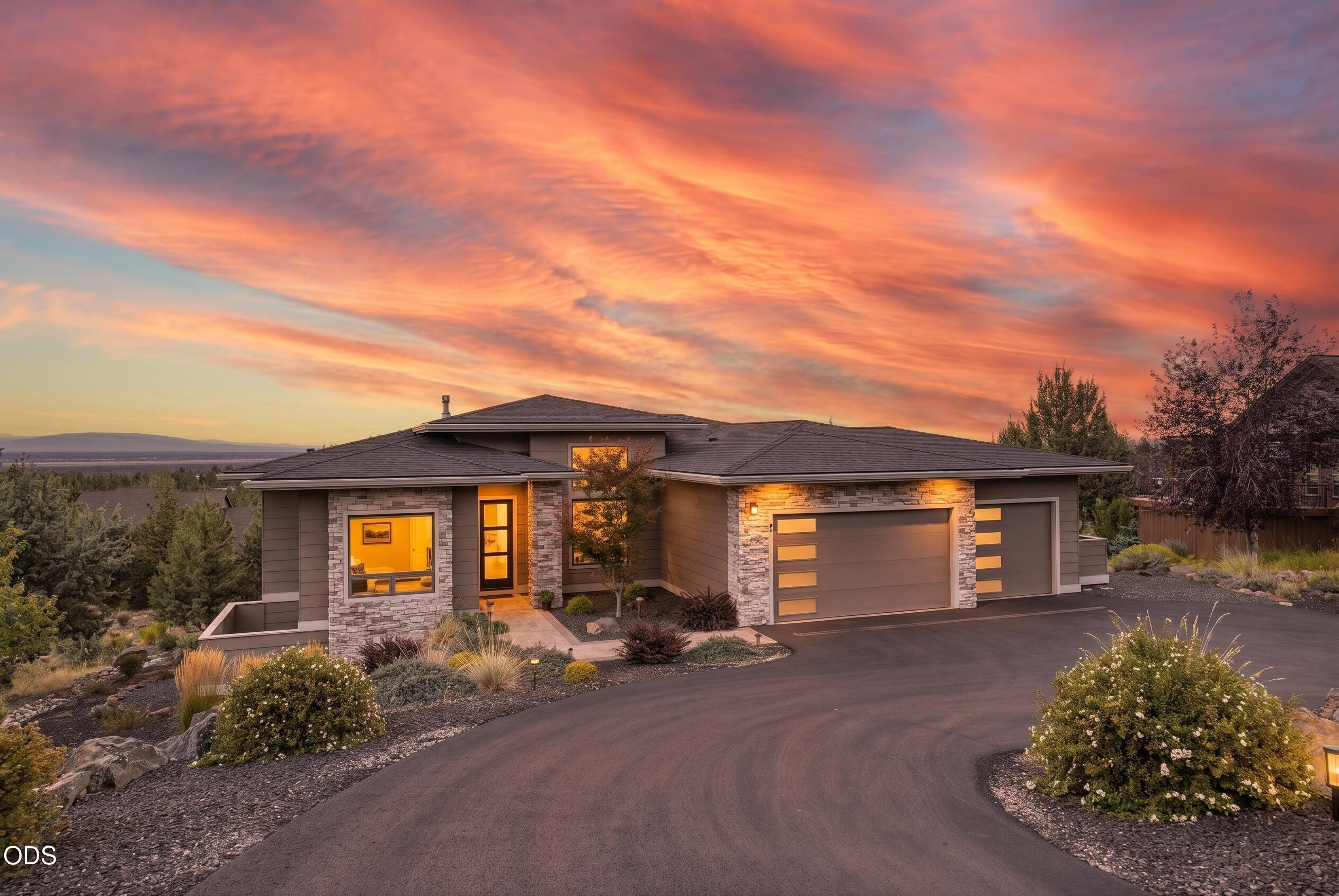 883 Highland View Loop