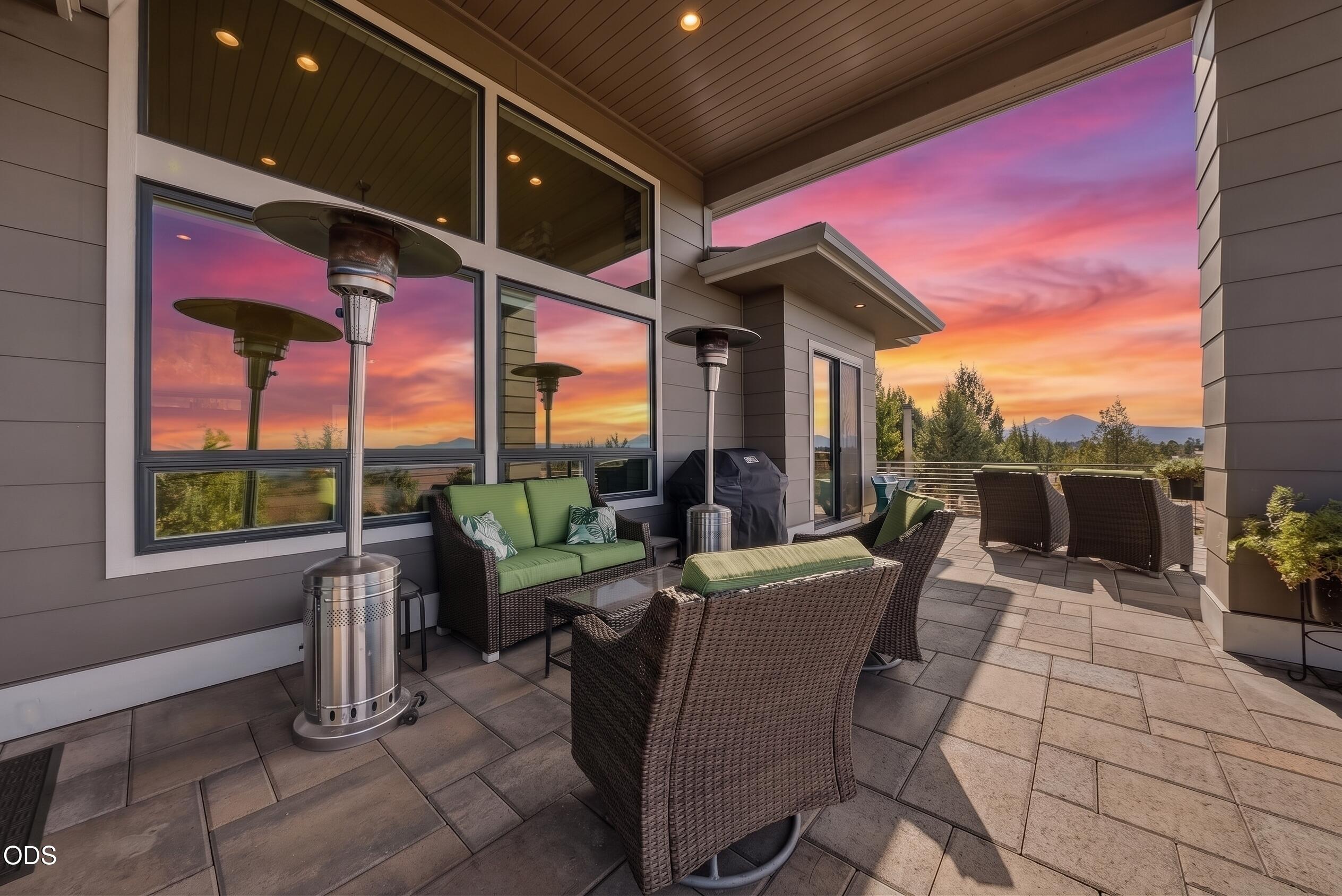 883 Highland View Loop