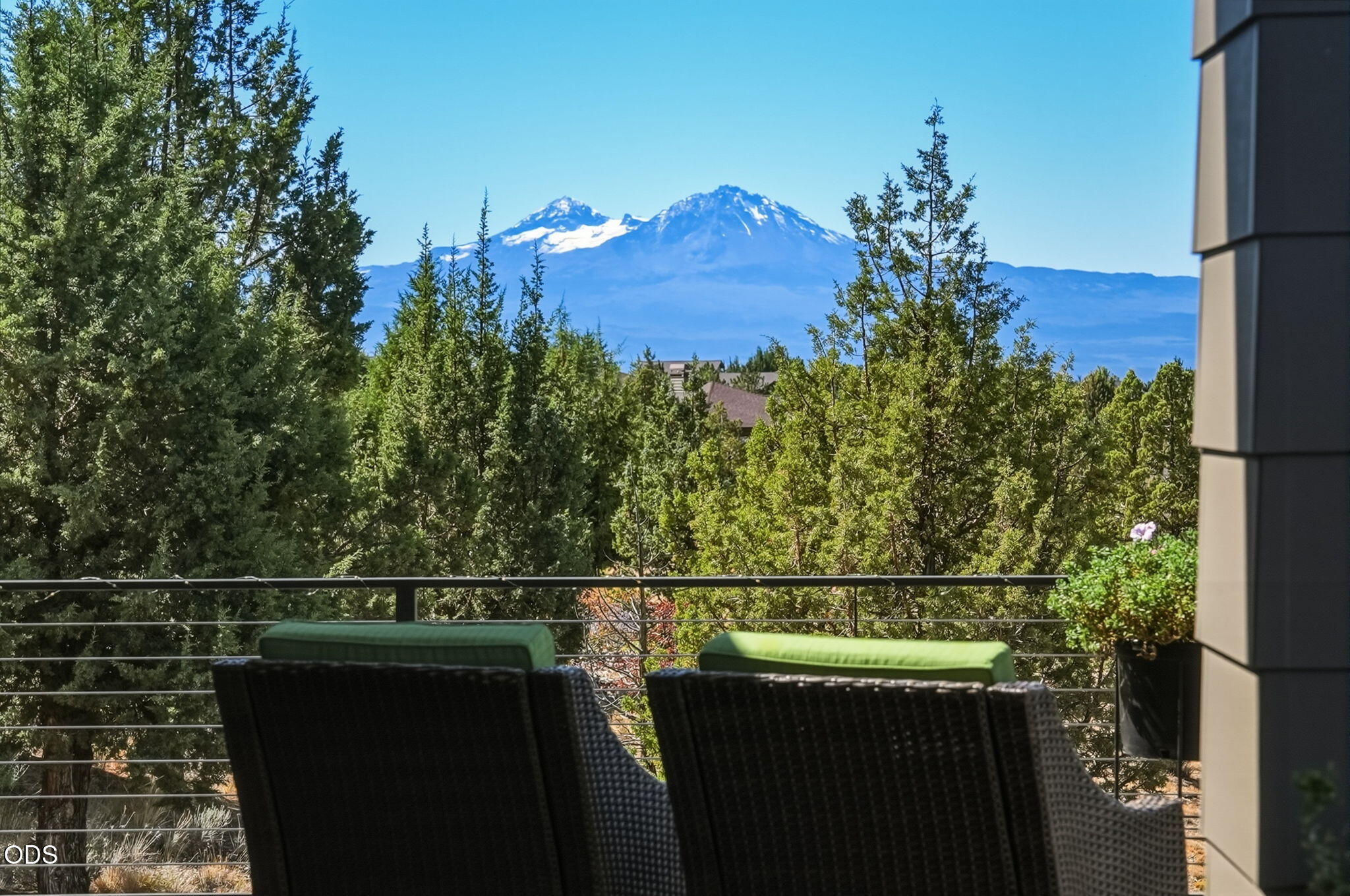 883 Highland View Loop