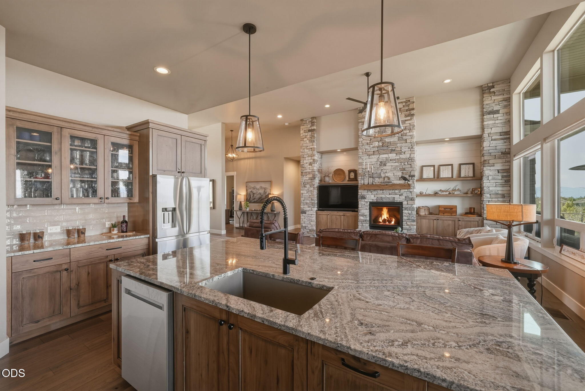 883 Highland View Loop