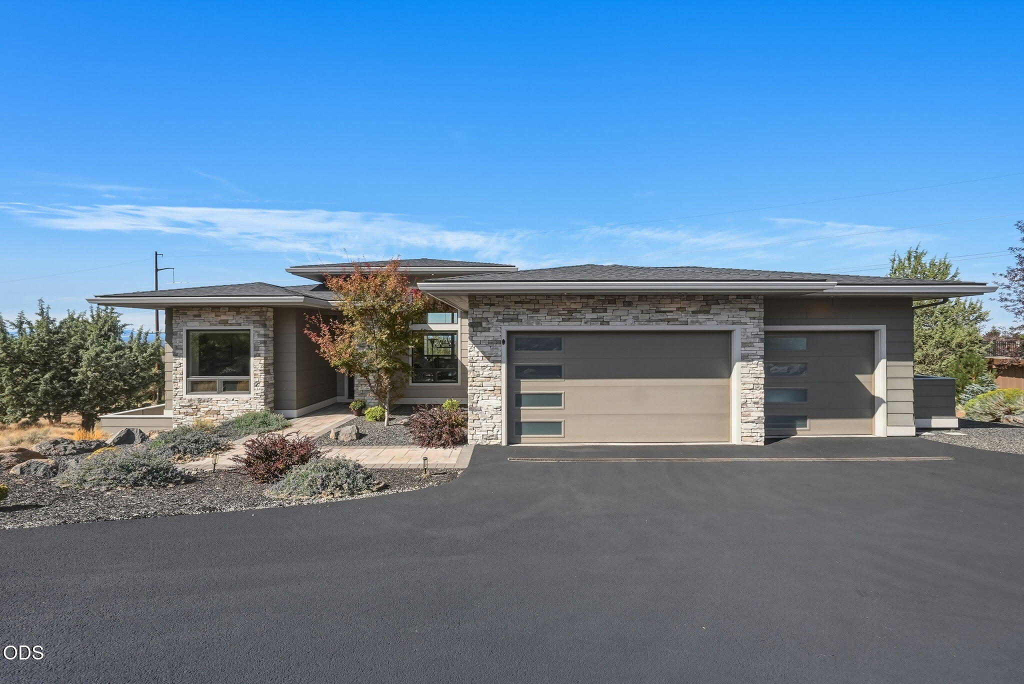 883 Highland View Loop
