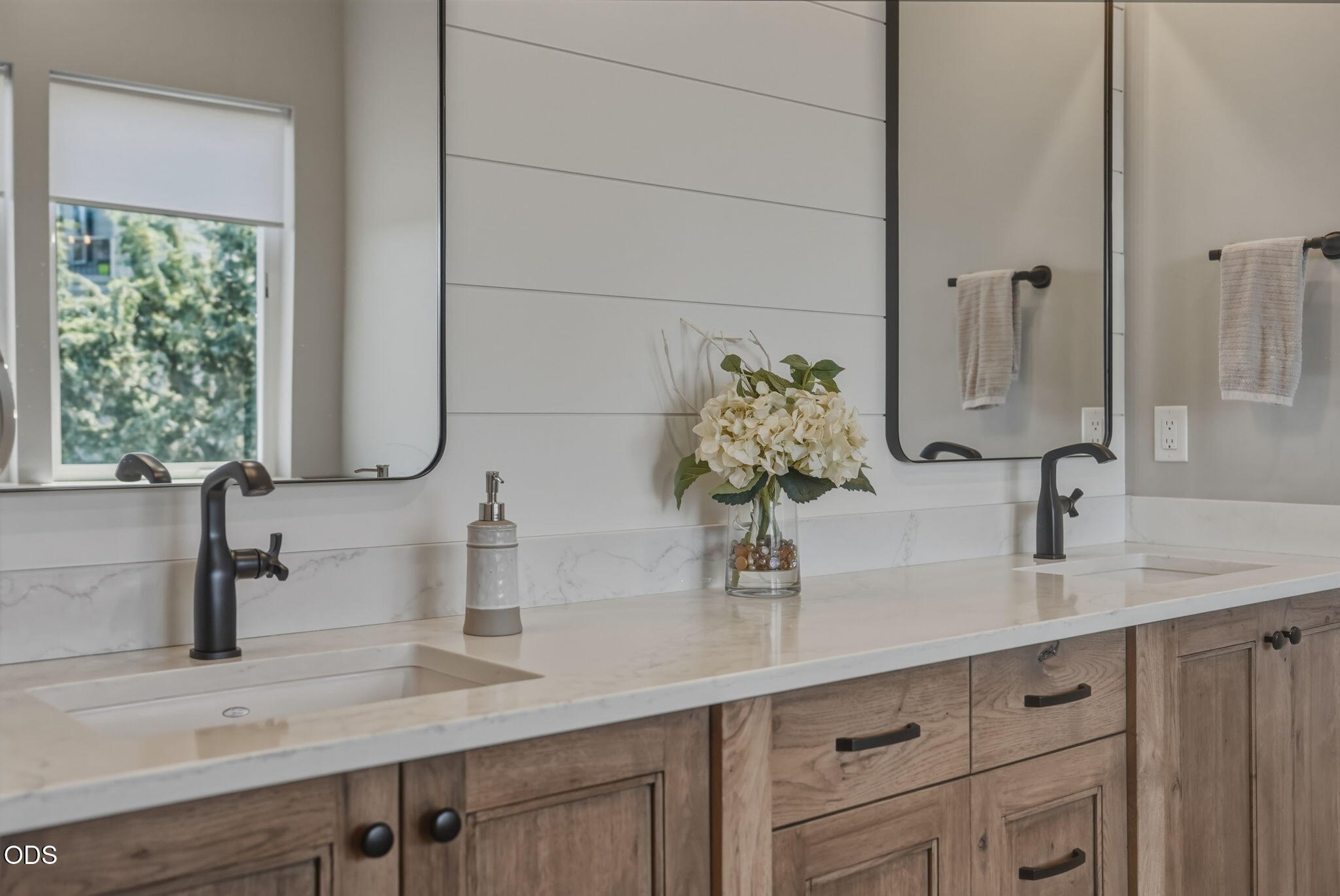 883 Highland View Loop
