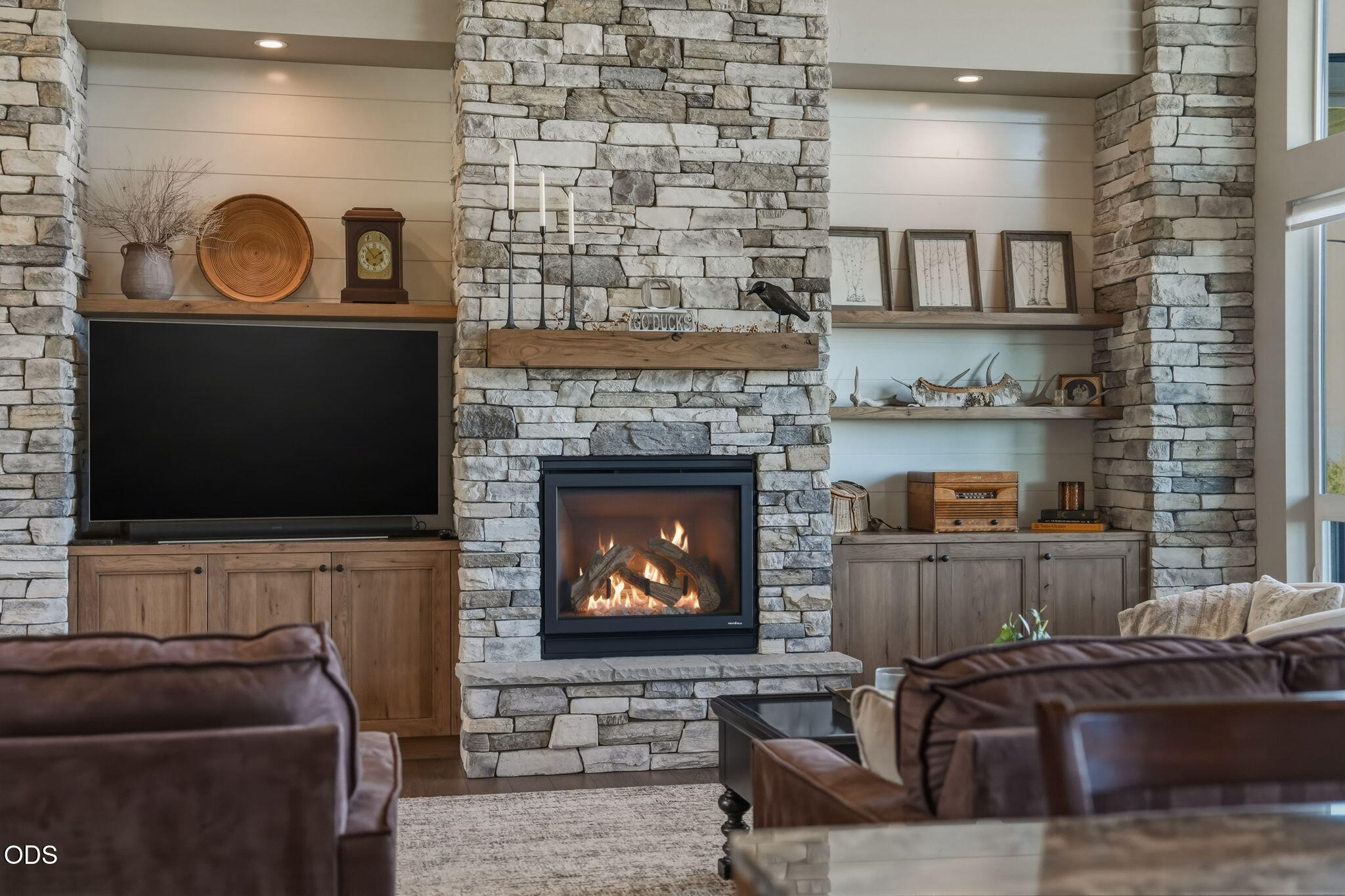 883 Highland View Loop