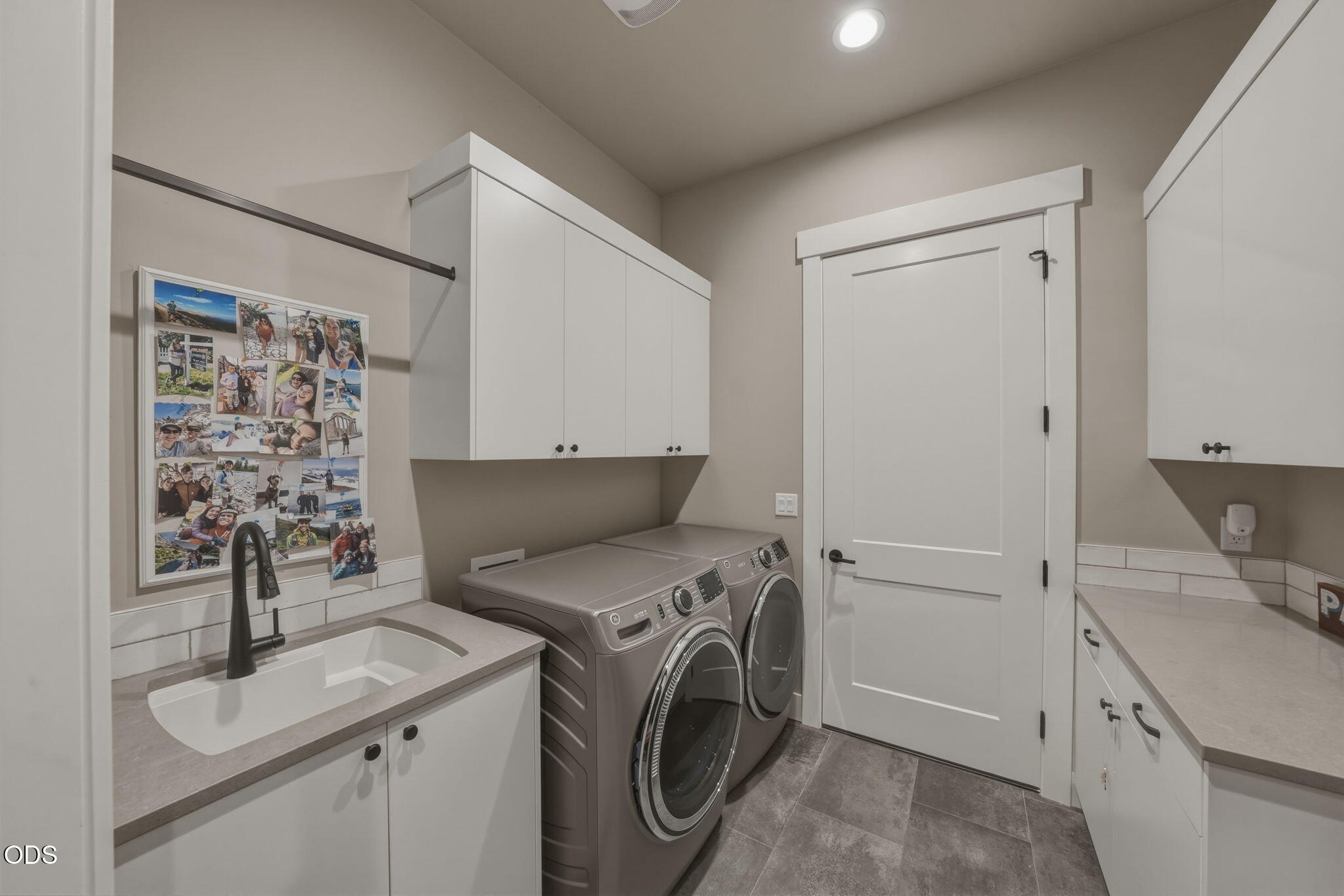 883 Highland View Loop
