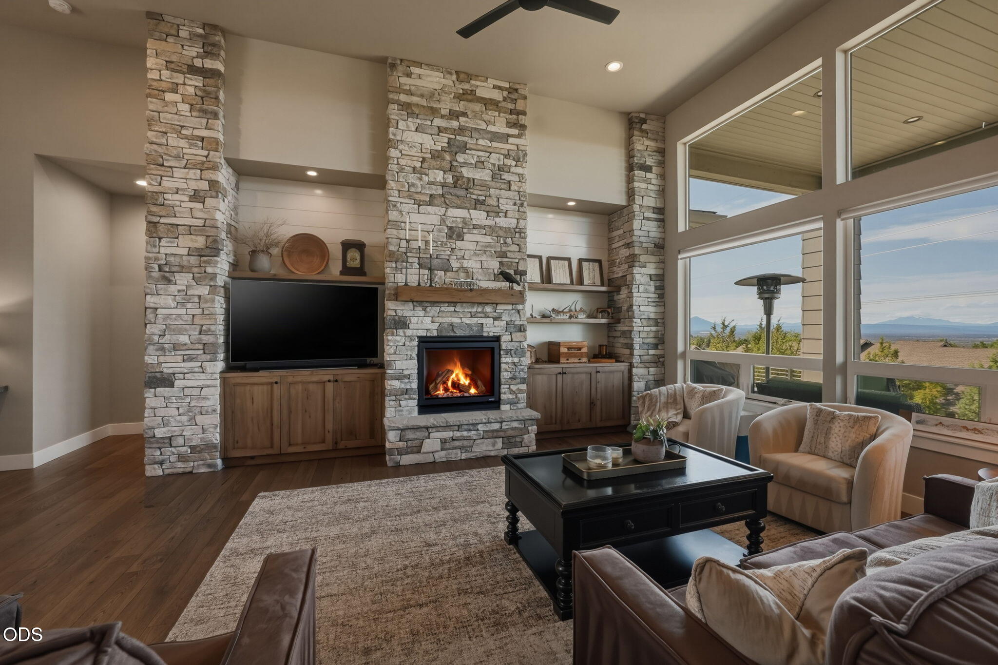 883 Highland View Loop