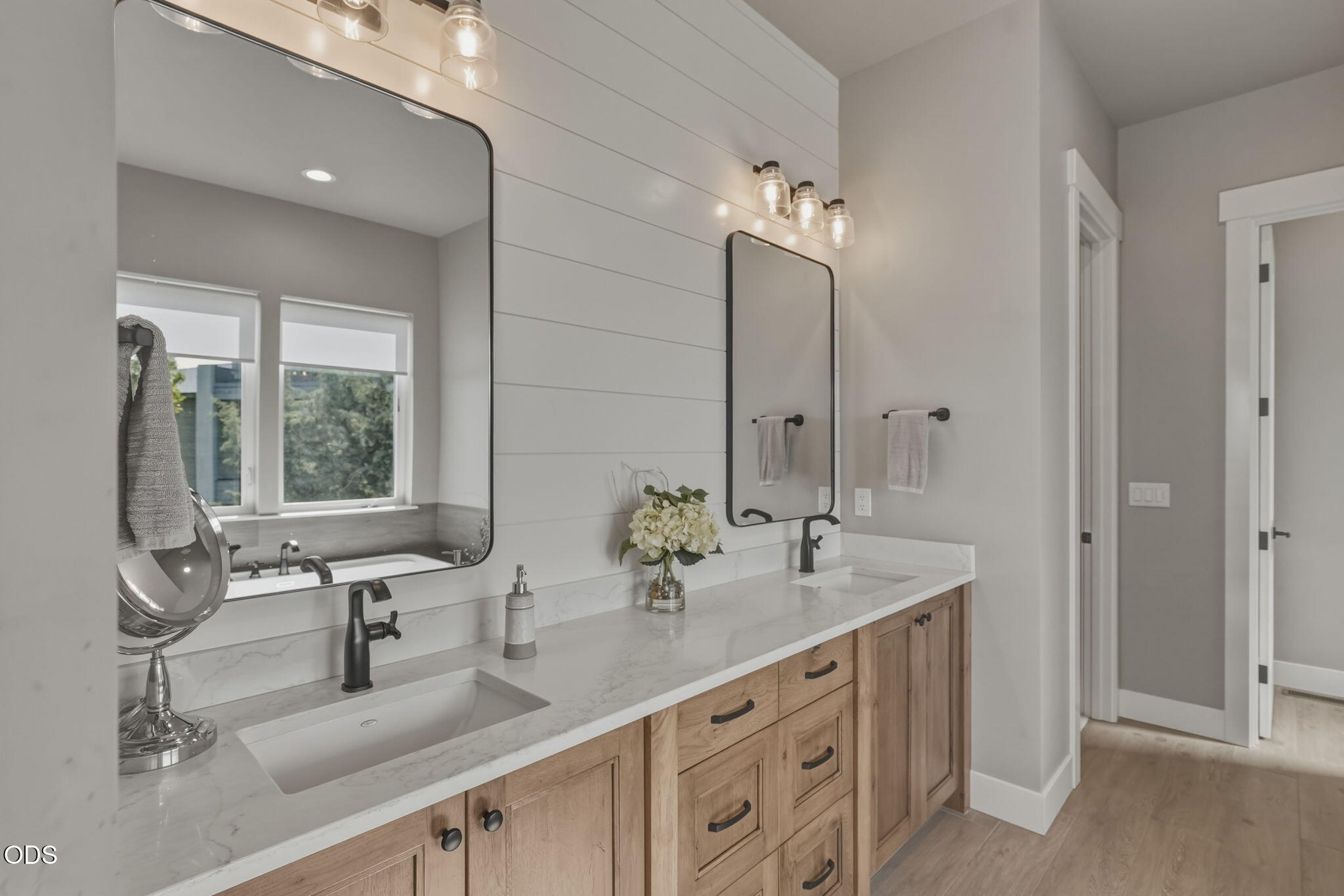 883 Highland View Loop