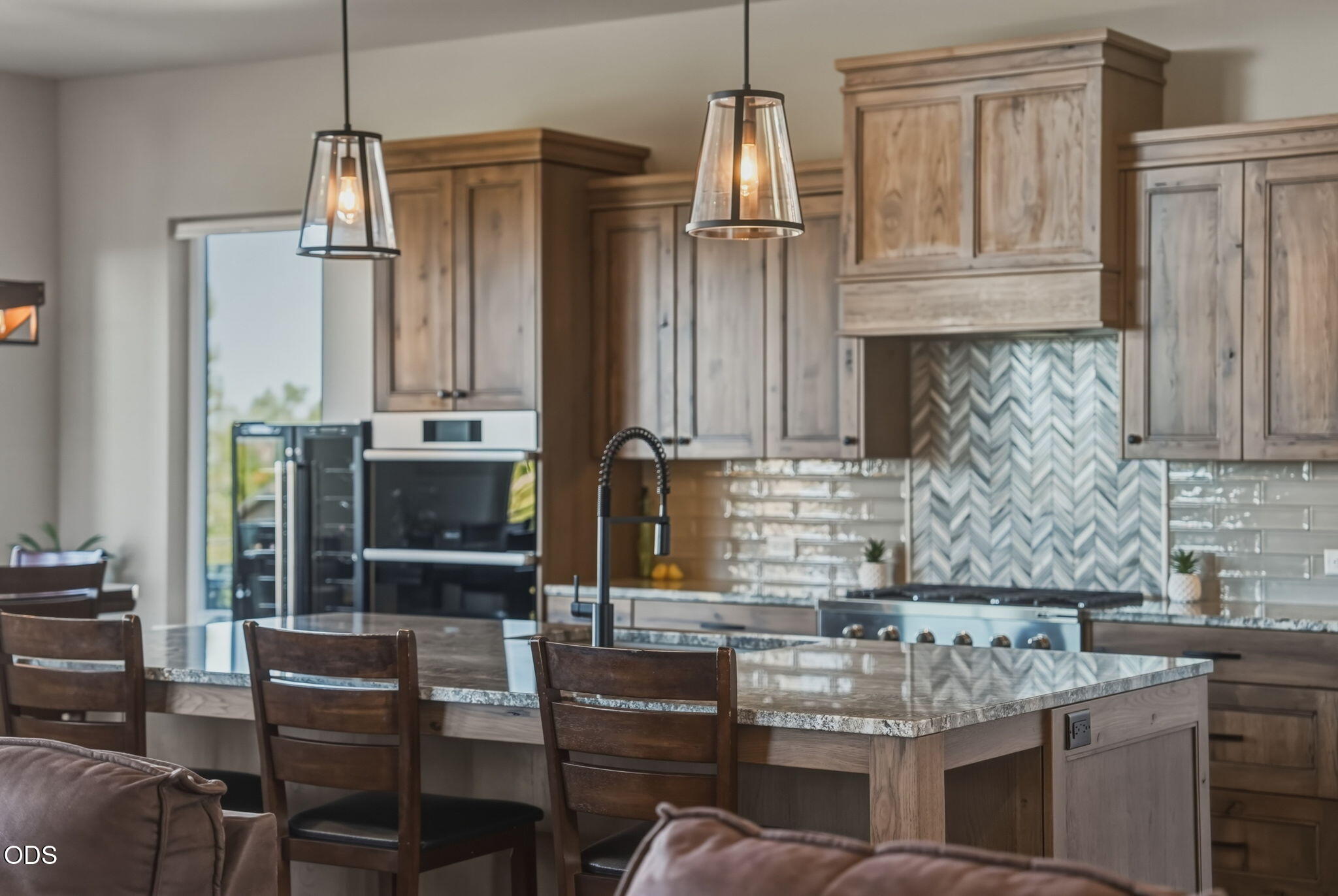 883 Highland View Loop