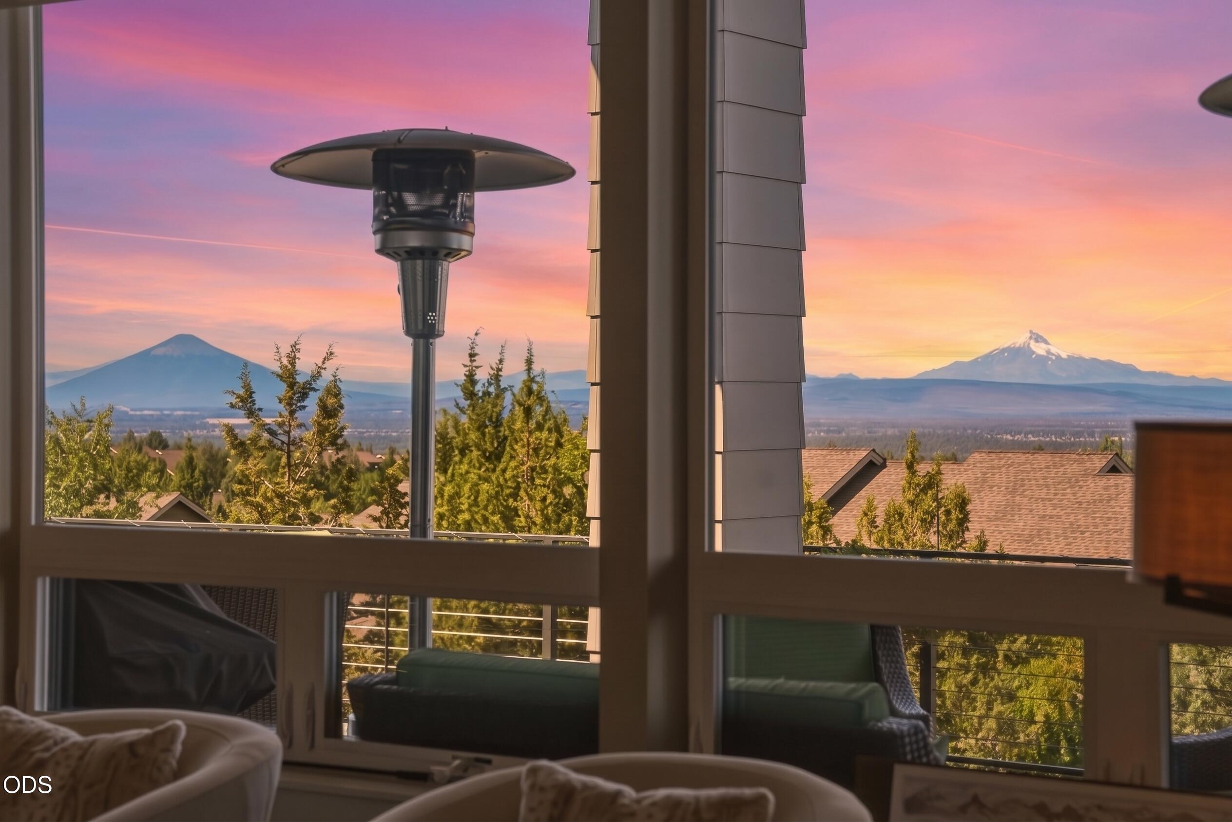 883 Highland View Loop