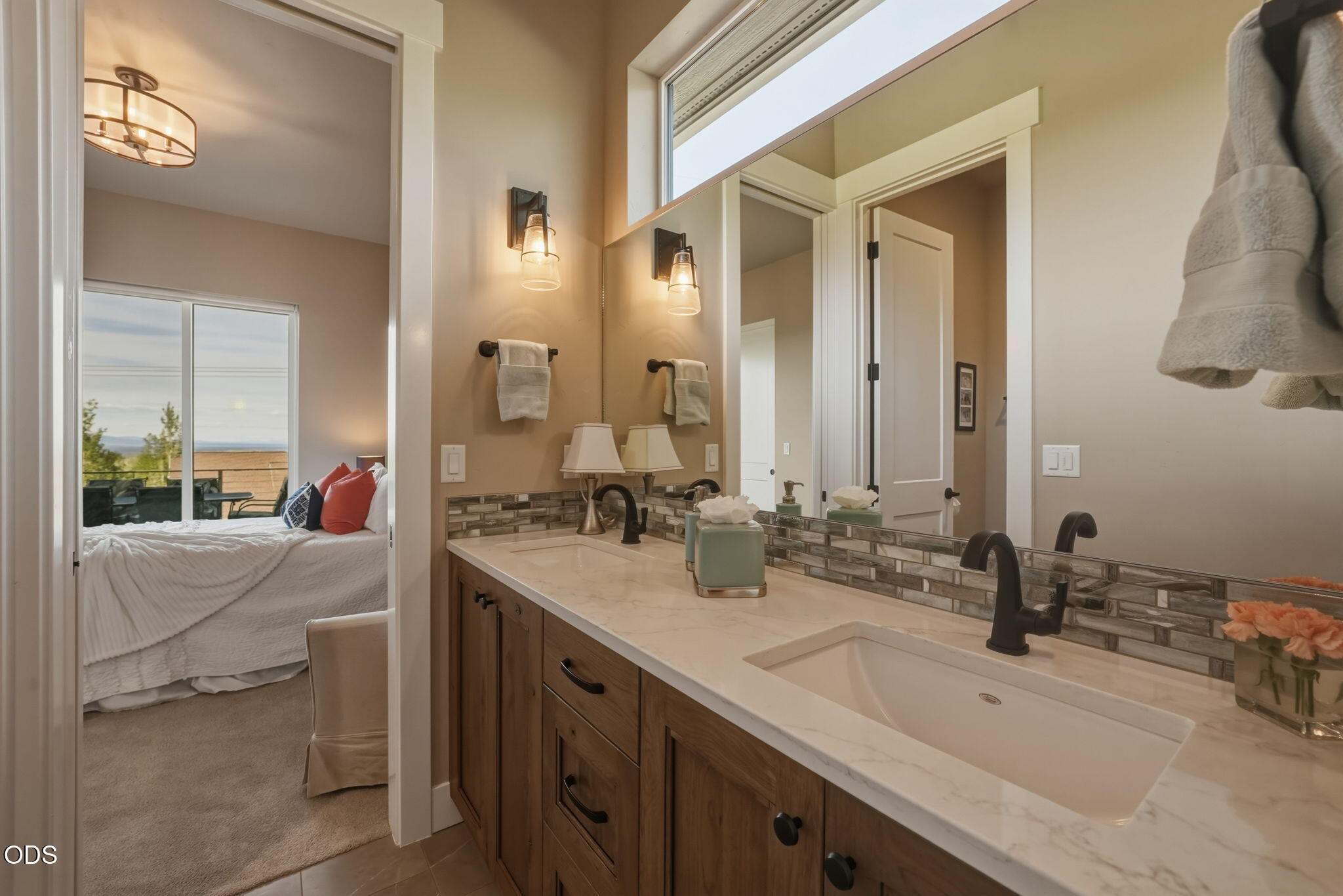 883 Highland View Loop
