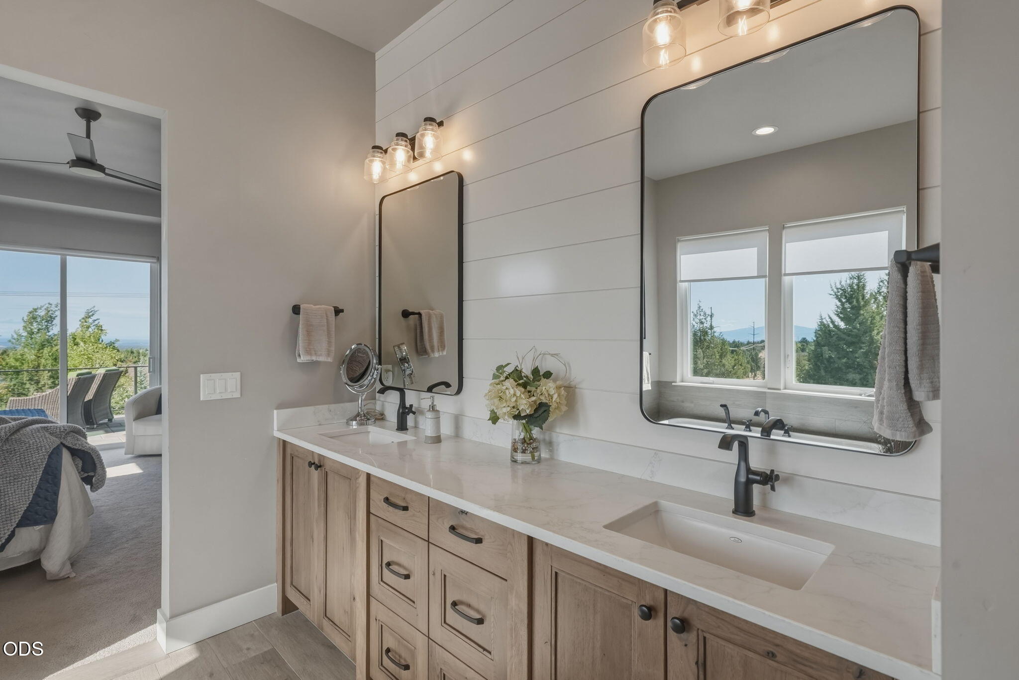 883 Highland View Loop