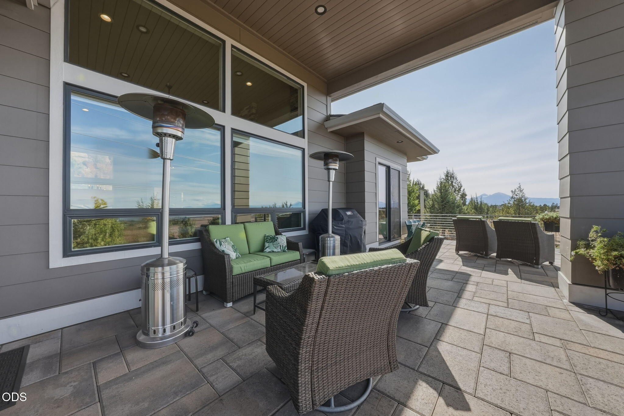 883 Highland View Loop