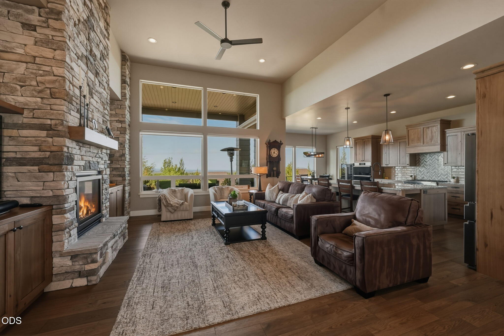 883 Highland View Loop