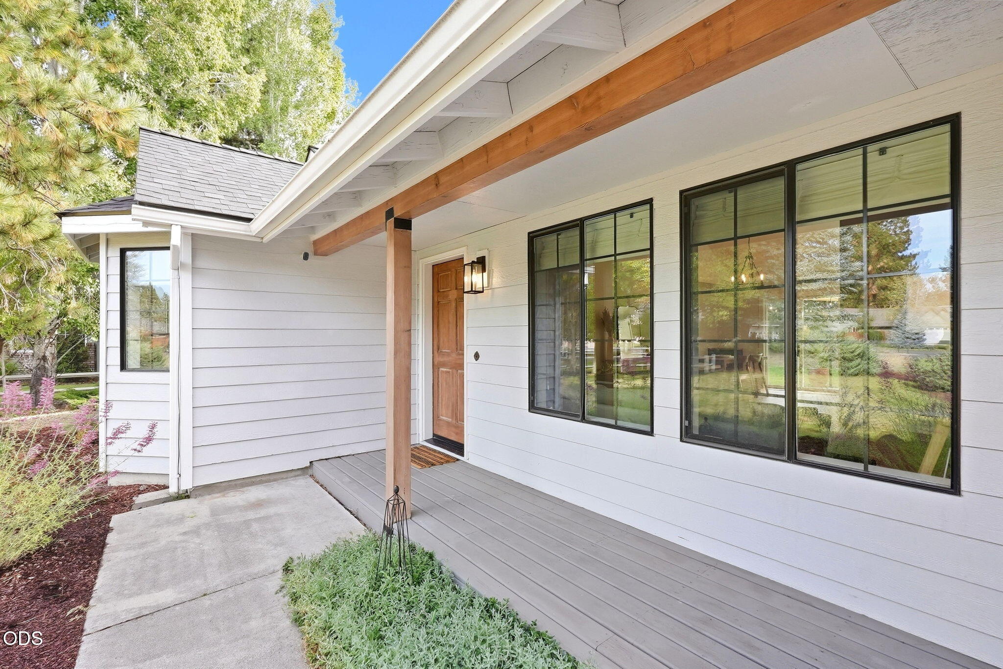 21195 Strawberry Mountain Court