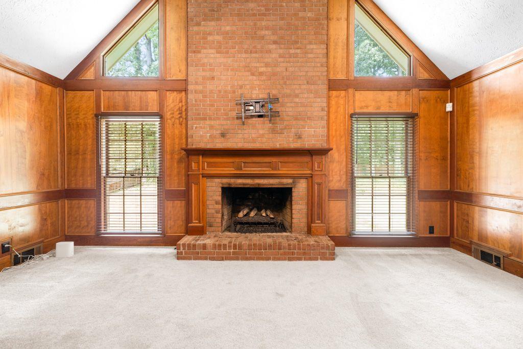 736 Oxford Court