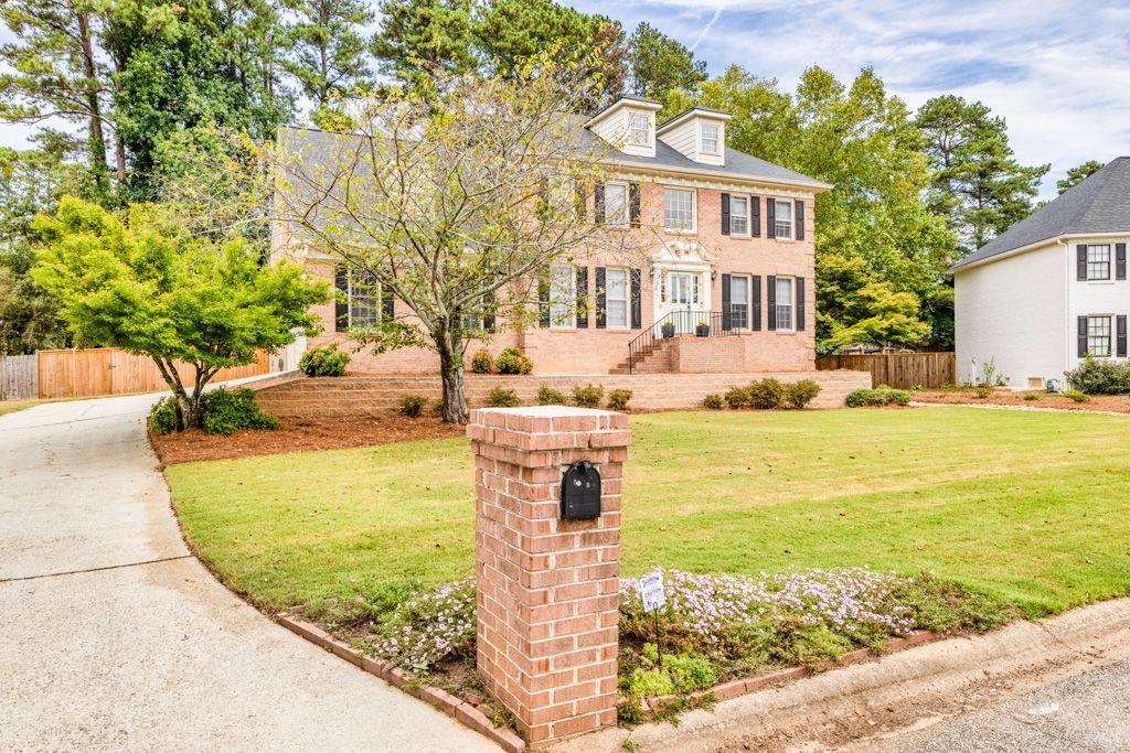 736 Oxford Court