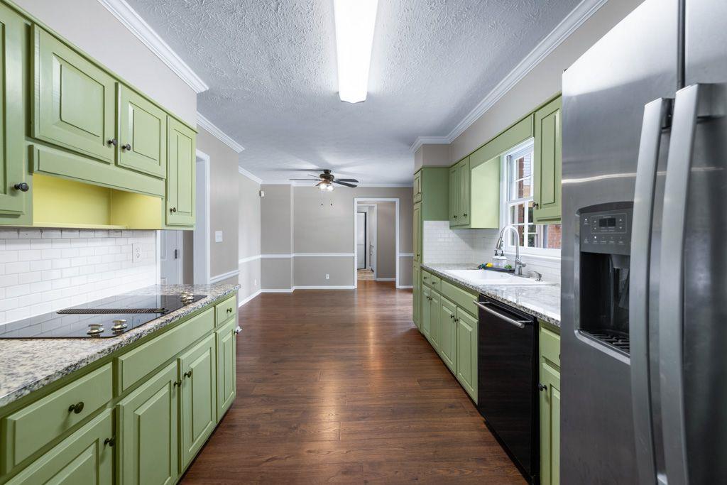 736 Oxford Court