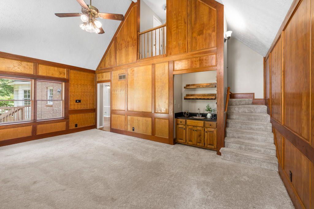 736 Oxford Court