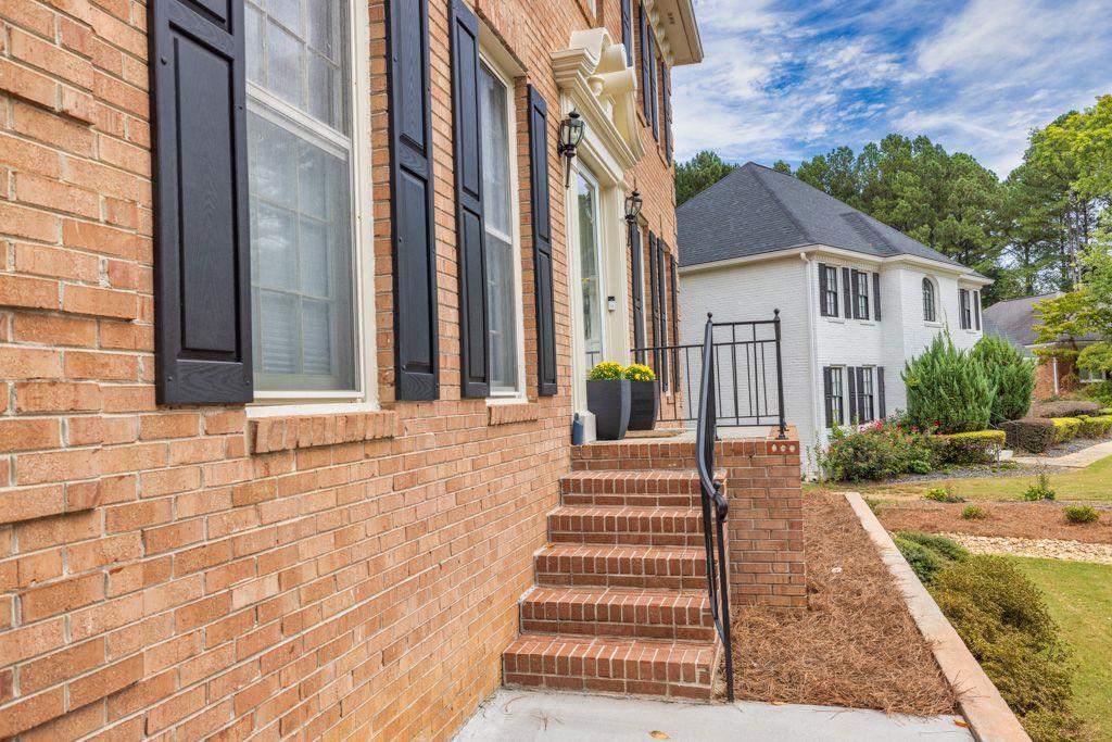 736 Oxford Court